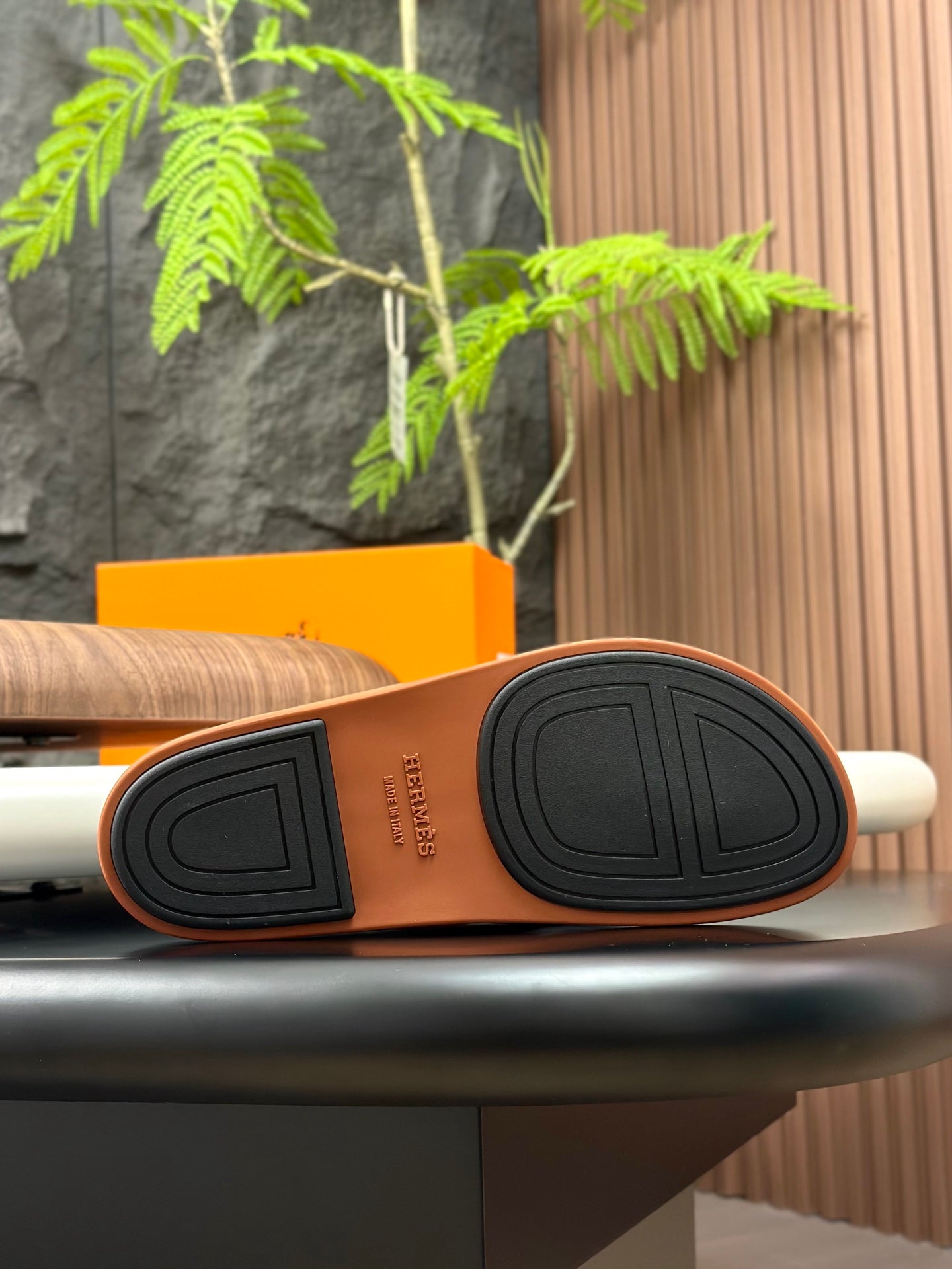 HM Men's Thong Sandals Orange Cowhide 684839