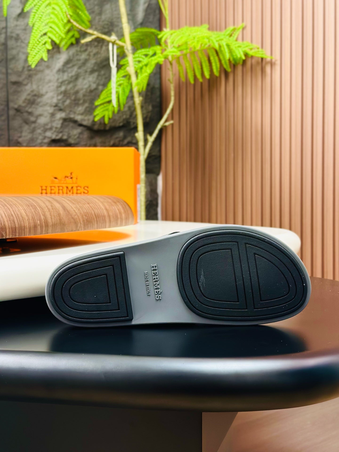 HM Men's Thong Sandals Grey Cowhide 684840