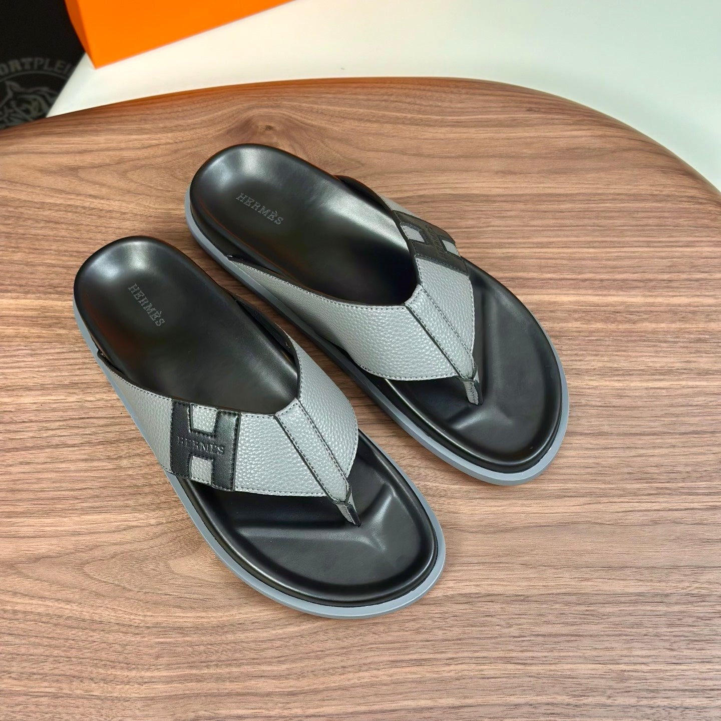 HM Men's Thong Sandals Grey Cowhide 684840