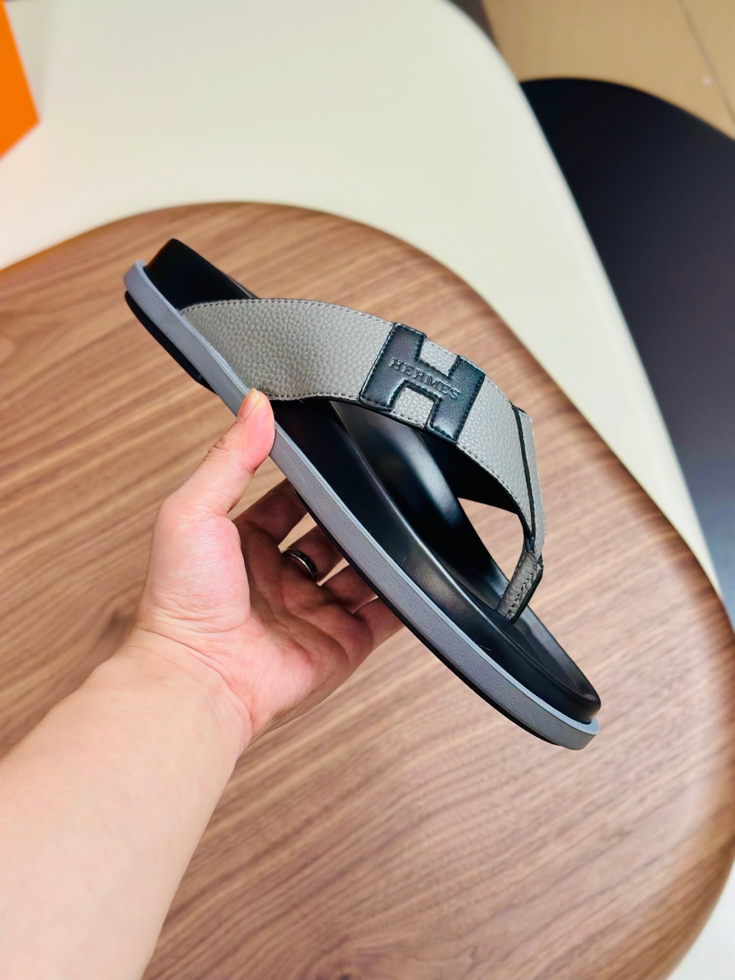 HM Men's Thong Sandals Grey Cowhide 684840