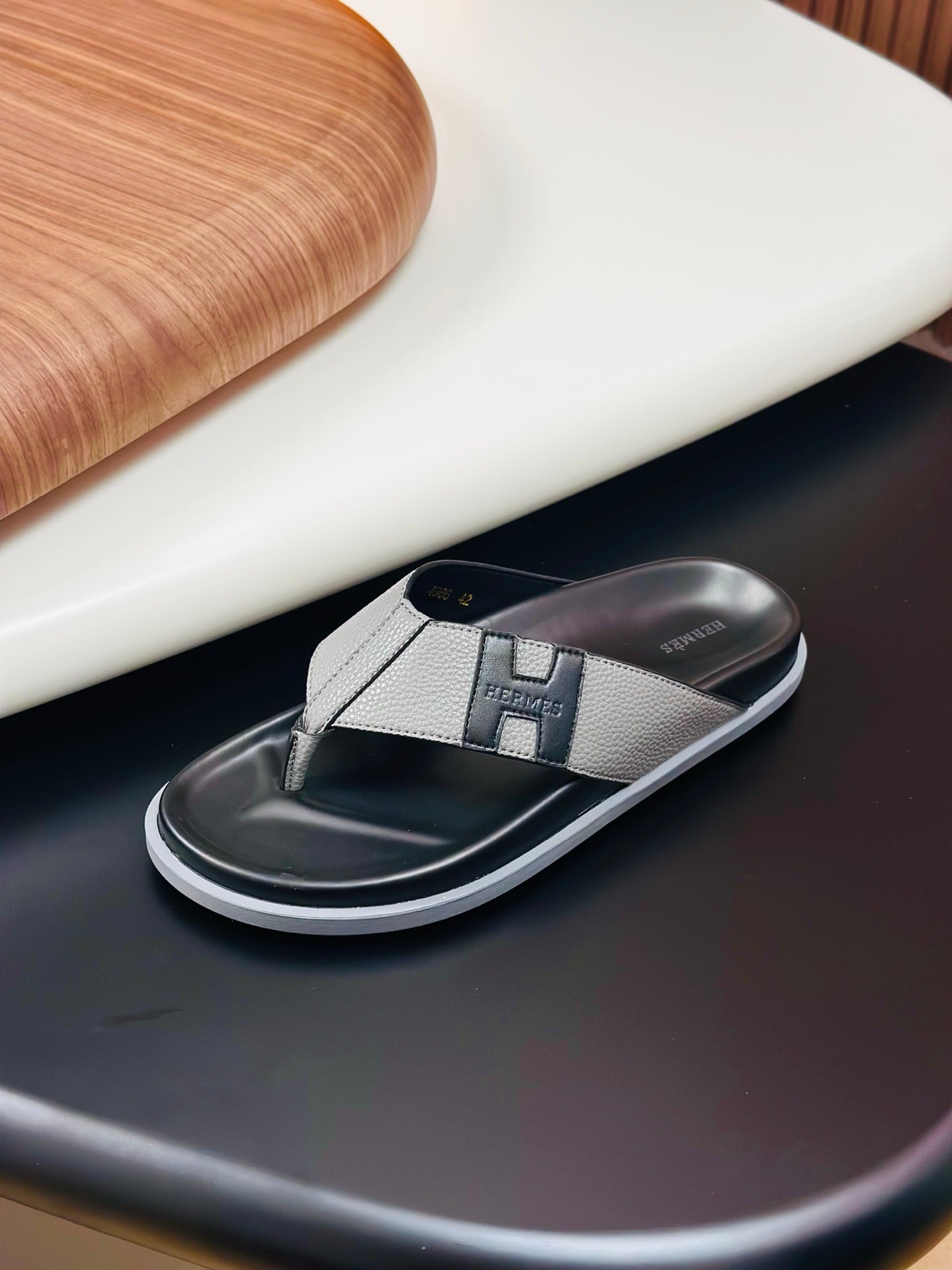 HM Men's Thong Sandals Grey Cowhide 684840