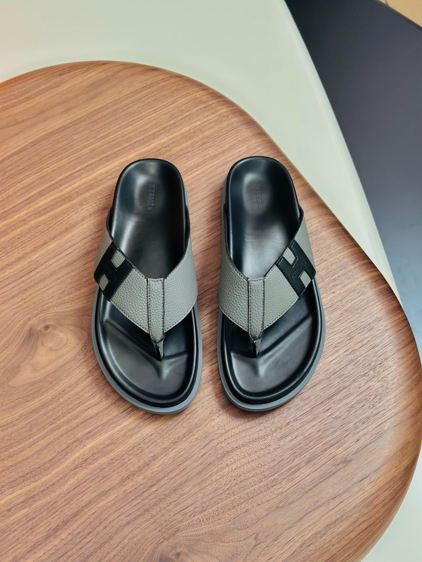 HM Men's Thong Sandals Grey Cowhide 684840