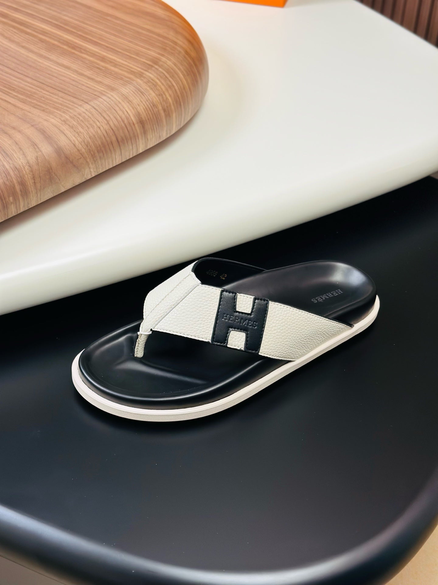 HM Men's Thong Sandals White Cowhide 684841