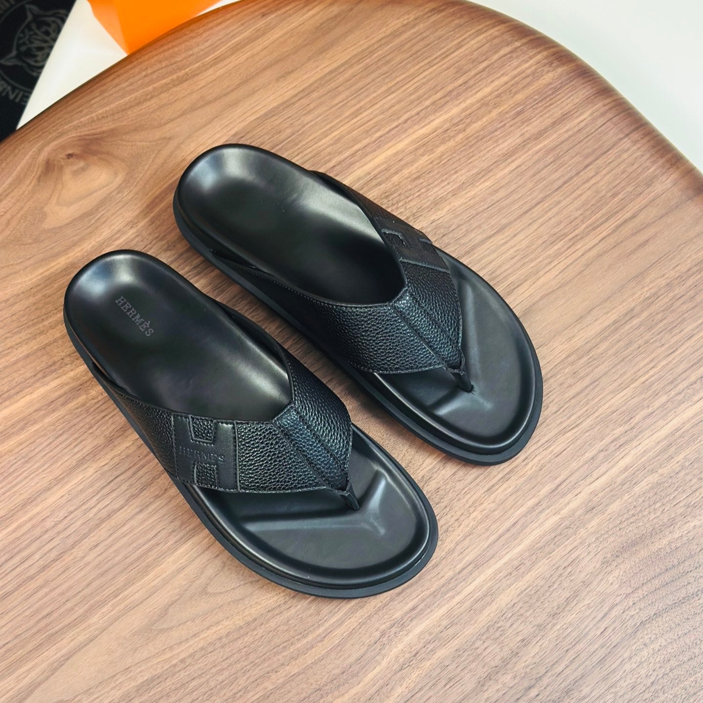 HM Men's Thong Sandals Black Cowhide 684842