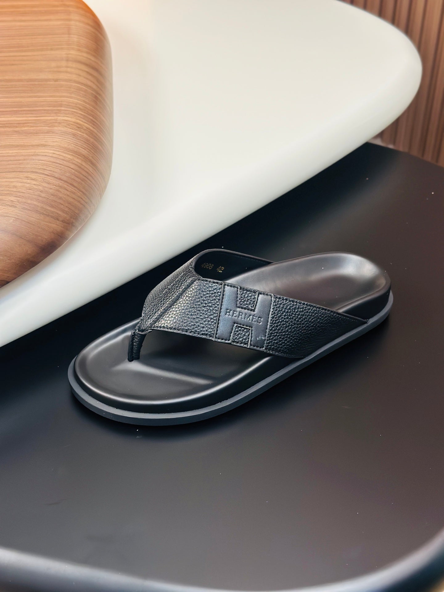 HM Men's Thong Sandals Black Cowhide 684842