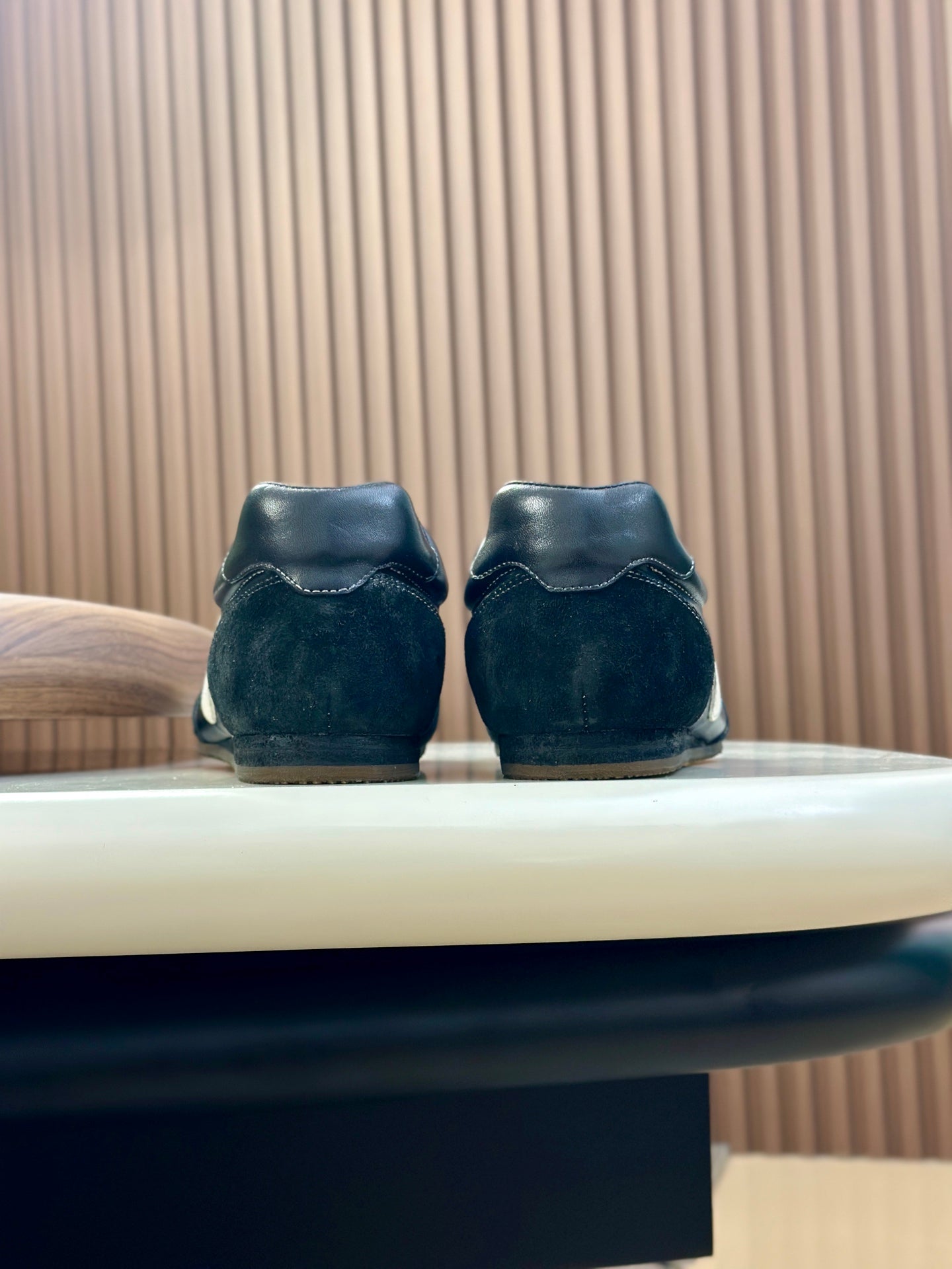 GG Men's 25 Sneaker Black Suede Cowhide 723955