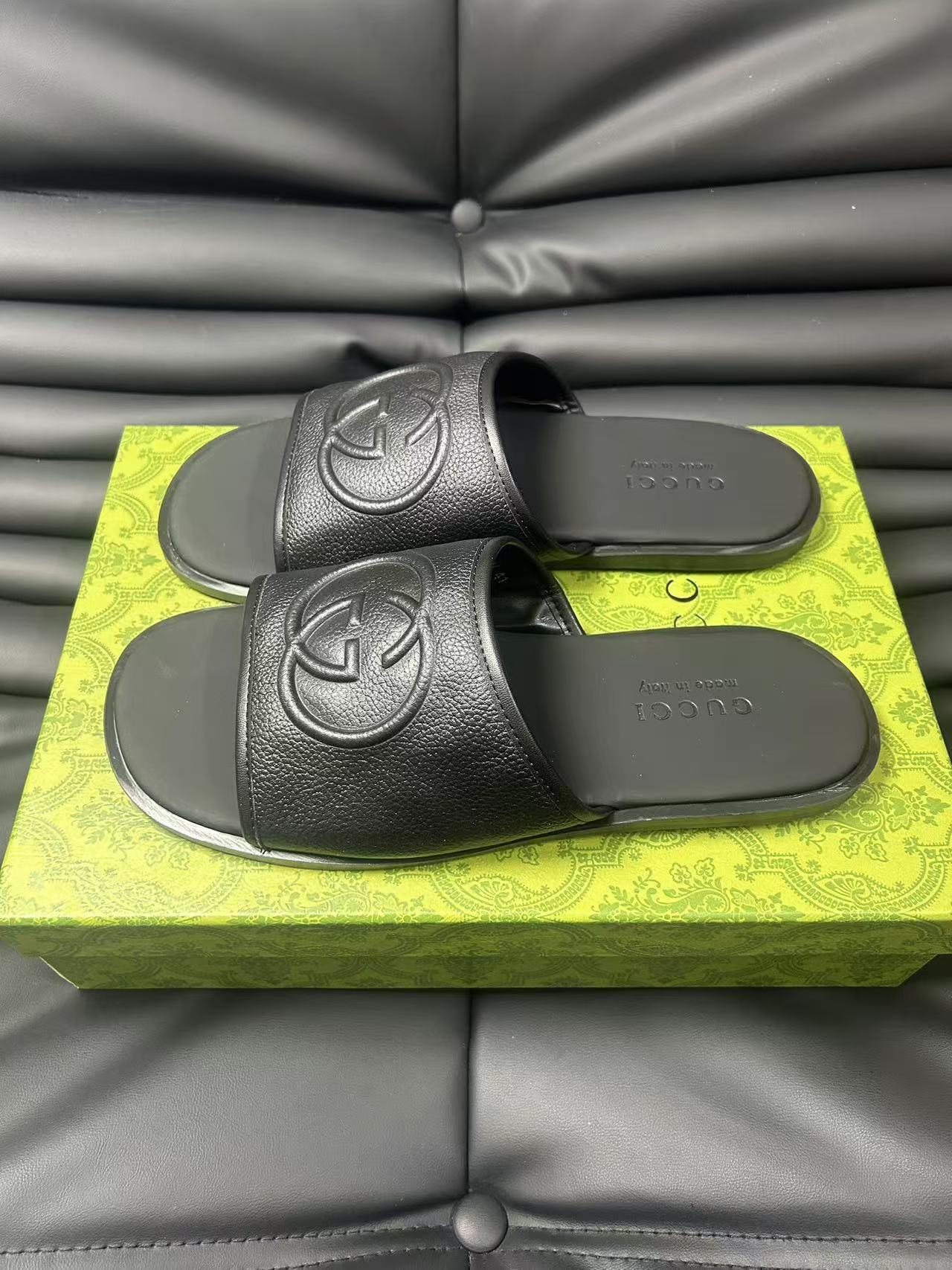 GG Men's 25 Monogram Slide Black Calfskin 540246