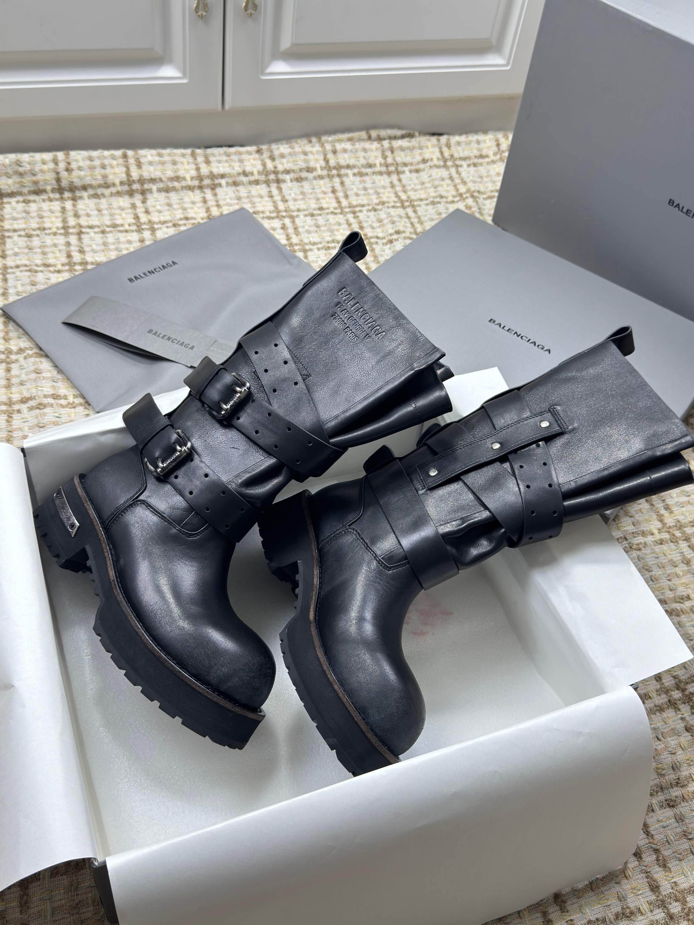 Balenciaga 25s Venom high boots black cowhide 467453