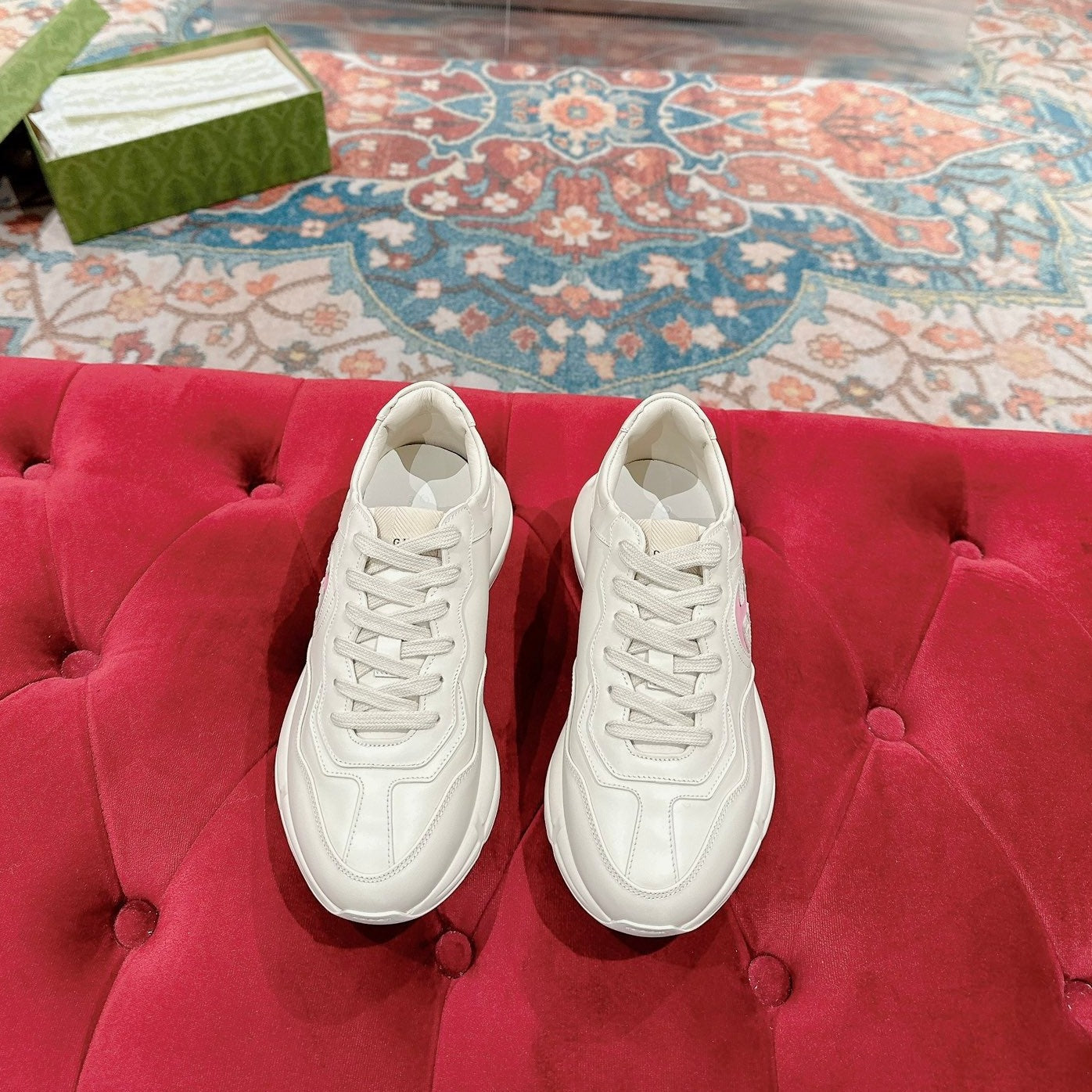 GG RHYTON TRAINER WHITE CALFSKIN WITH NAVY LOGO