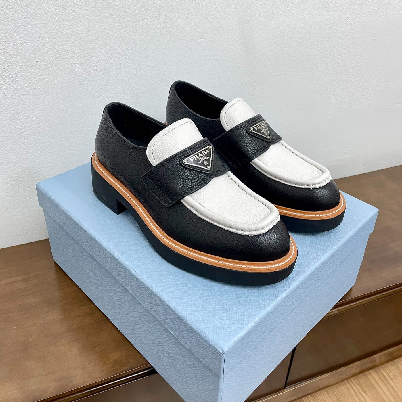 PRA CHOCOLATE BRUSHED LOAFERS BLACK AND WHITE CALFSKIN