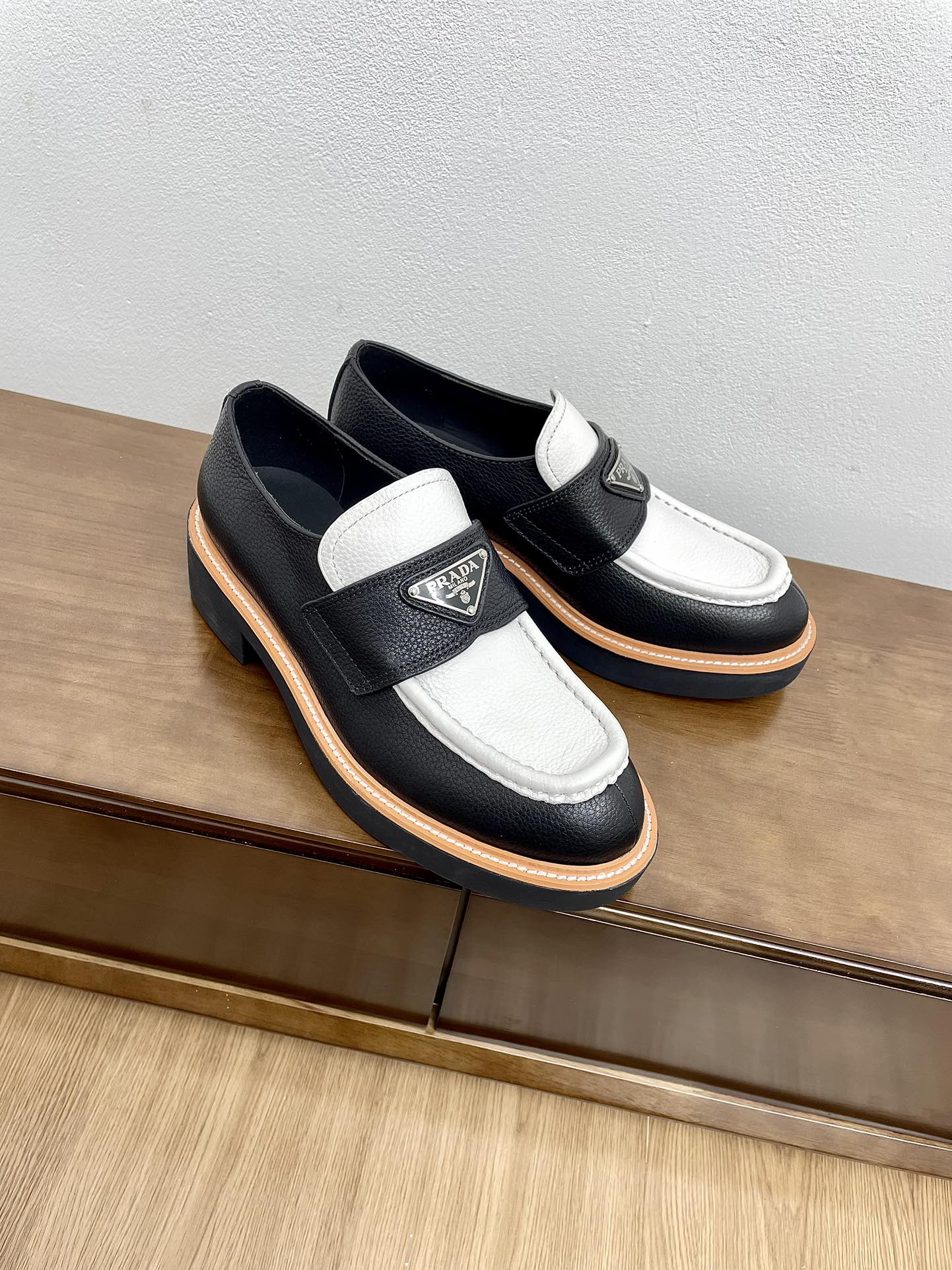 PRA CHOCOLATE BRUSHED LOAFERS BLACK AND WHITE CALFSKIN