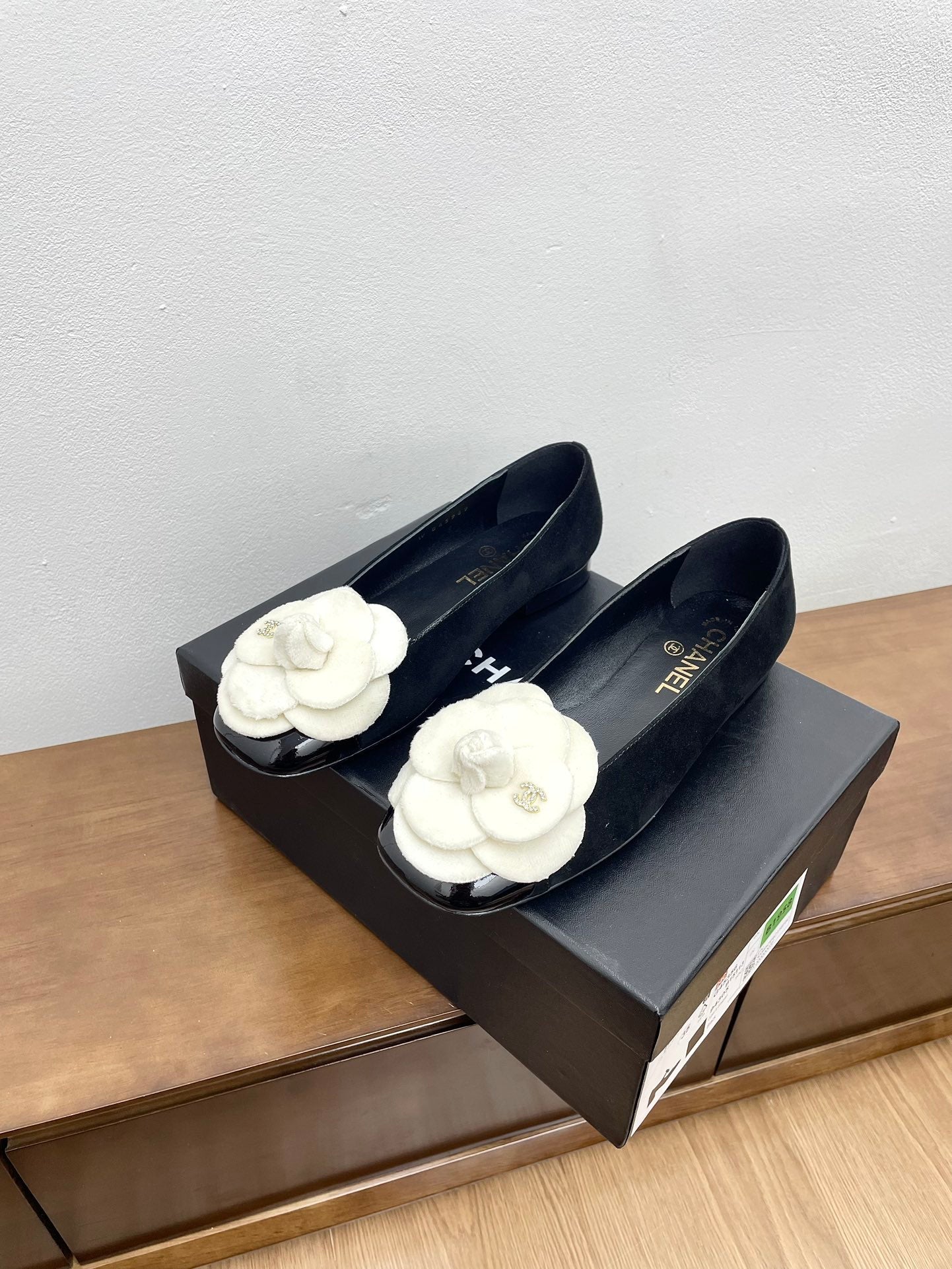CC Ballet Flats Black With Camellia White Suede