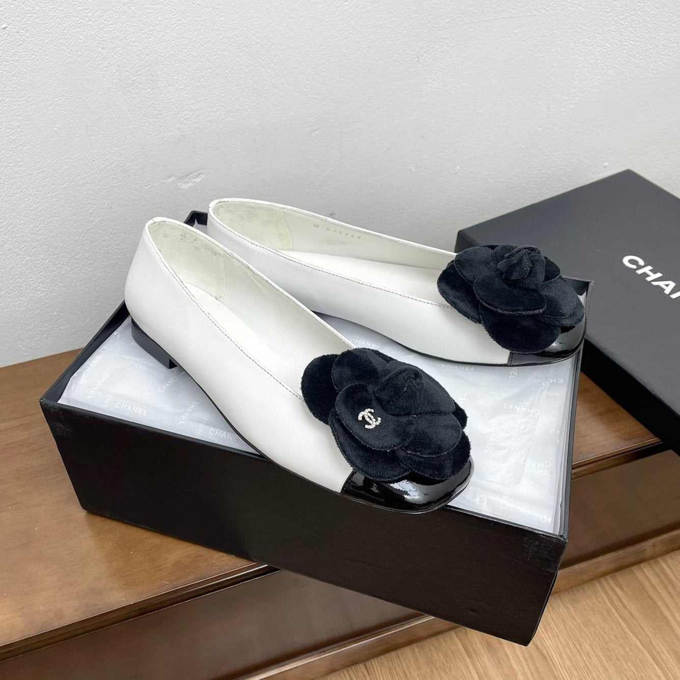 CC Ballet Flats White With Camellia Black Lambskin