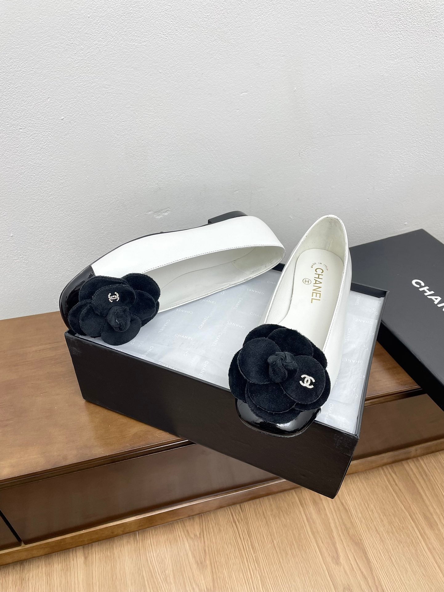CC Ballet Flats White With Camellia Black Lambskin