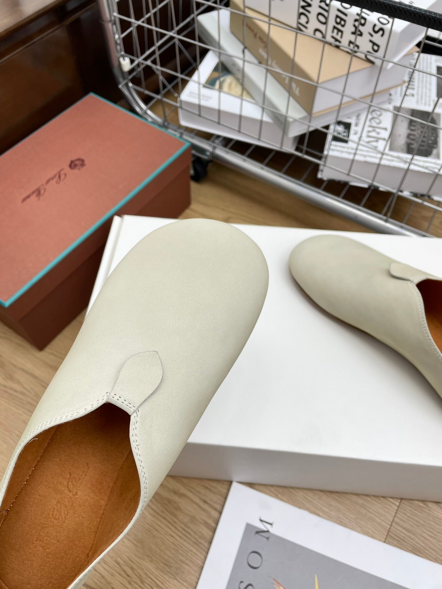 LP Floaty Flat Earth Ivory White Lambskin 989977