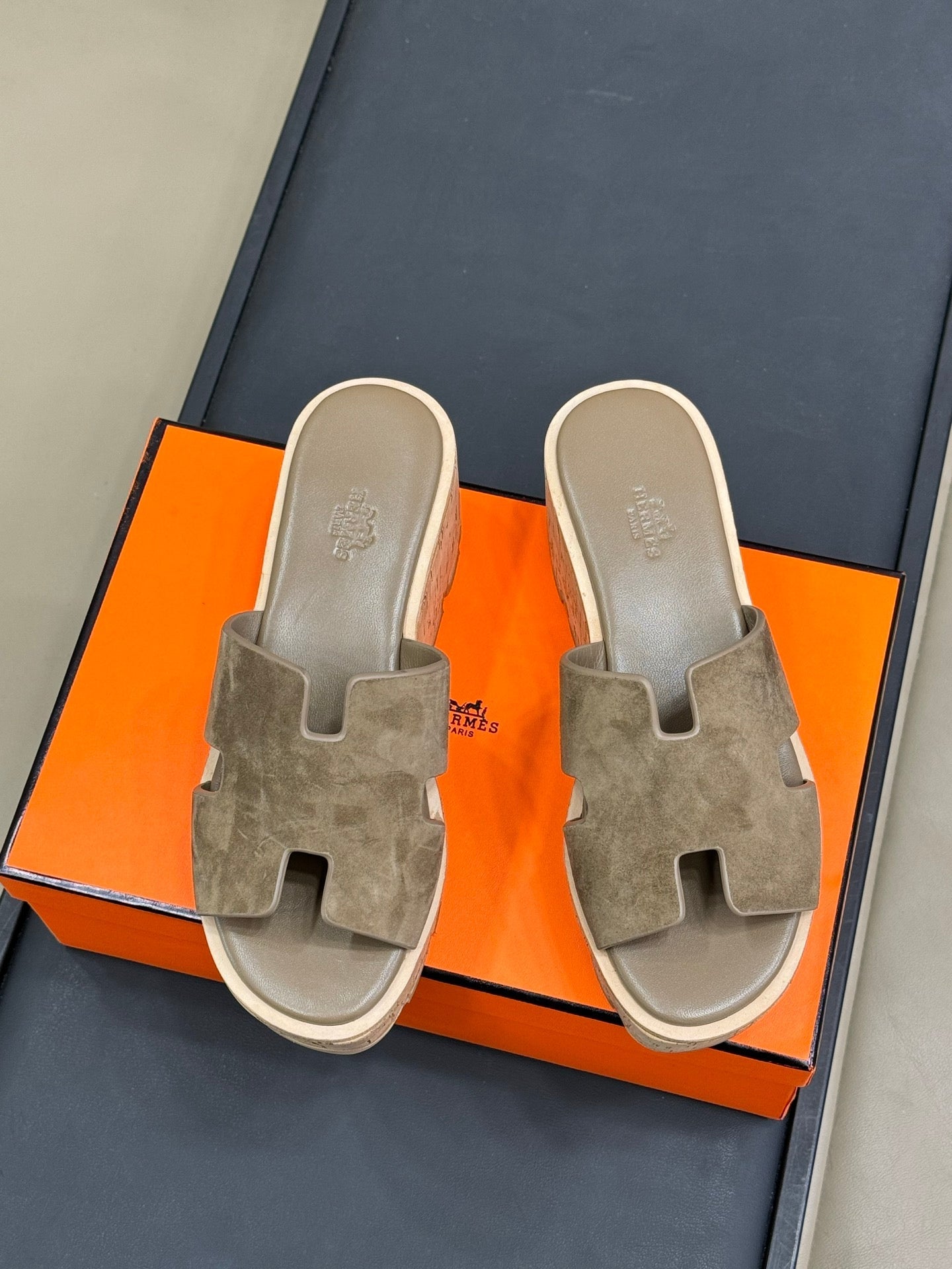 HM 25C Eze 30 Sandal Dark Tan Suede 212715