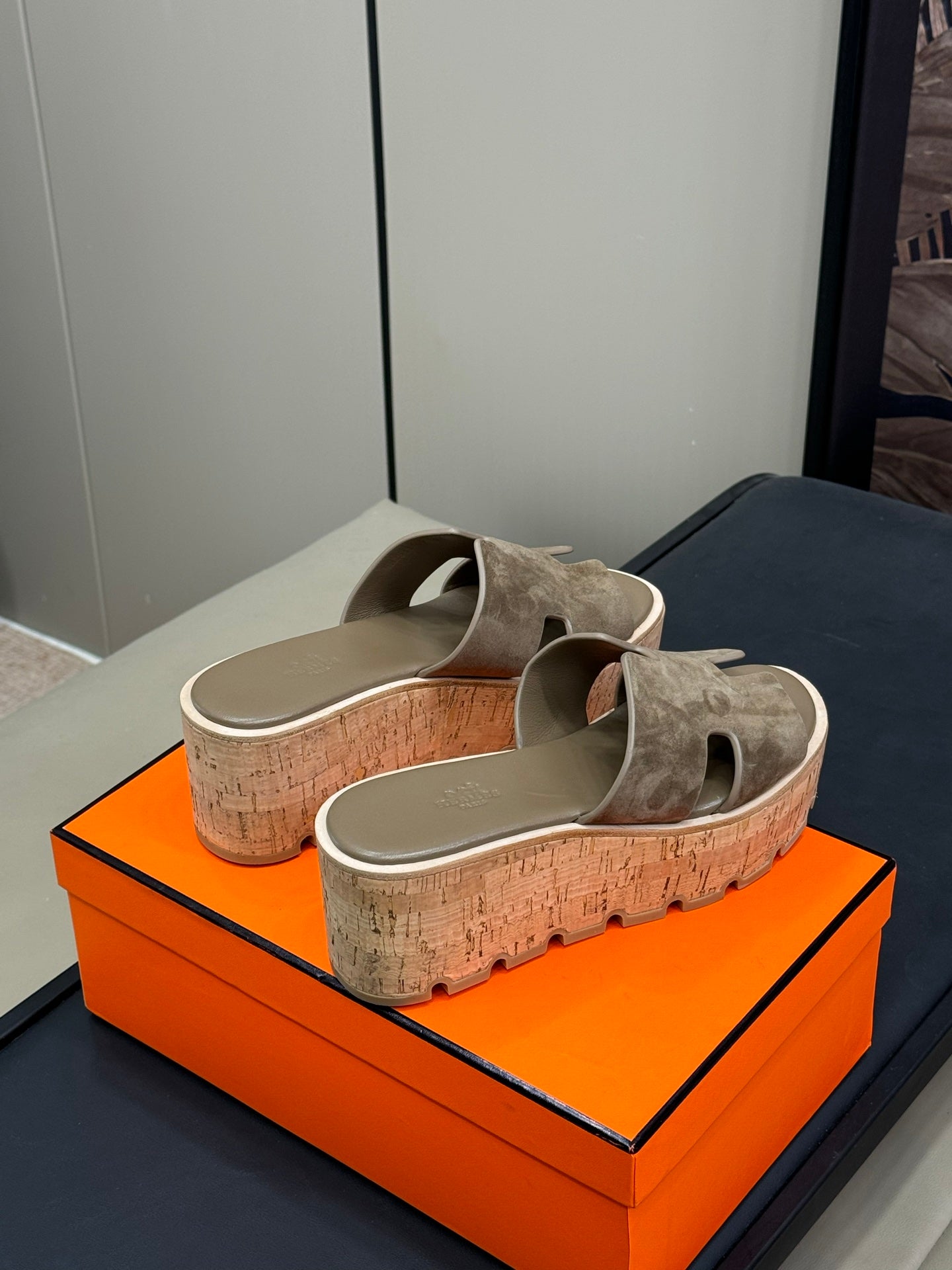 HM 25C Eze 30 Sandal Dark Tan Suede 212715