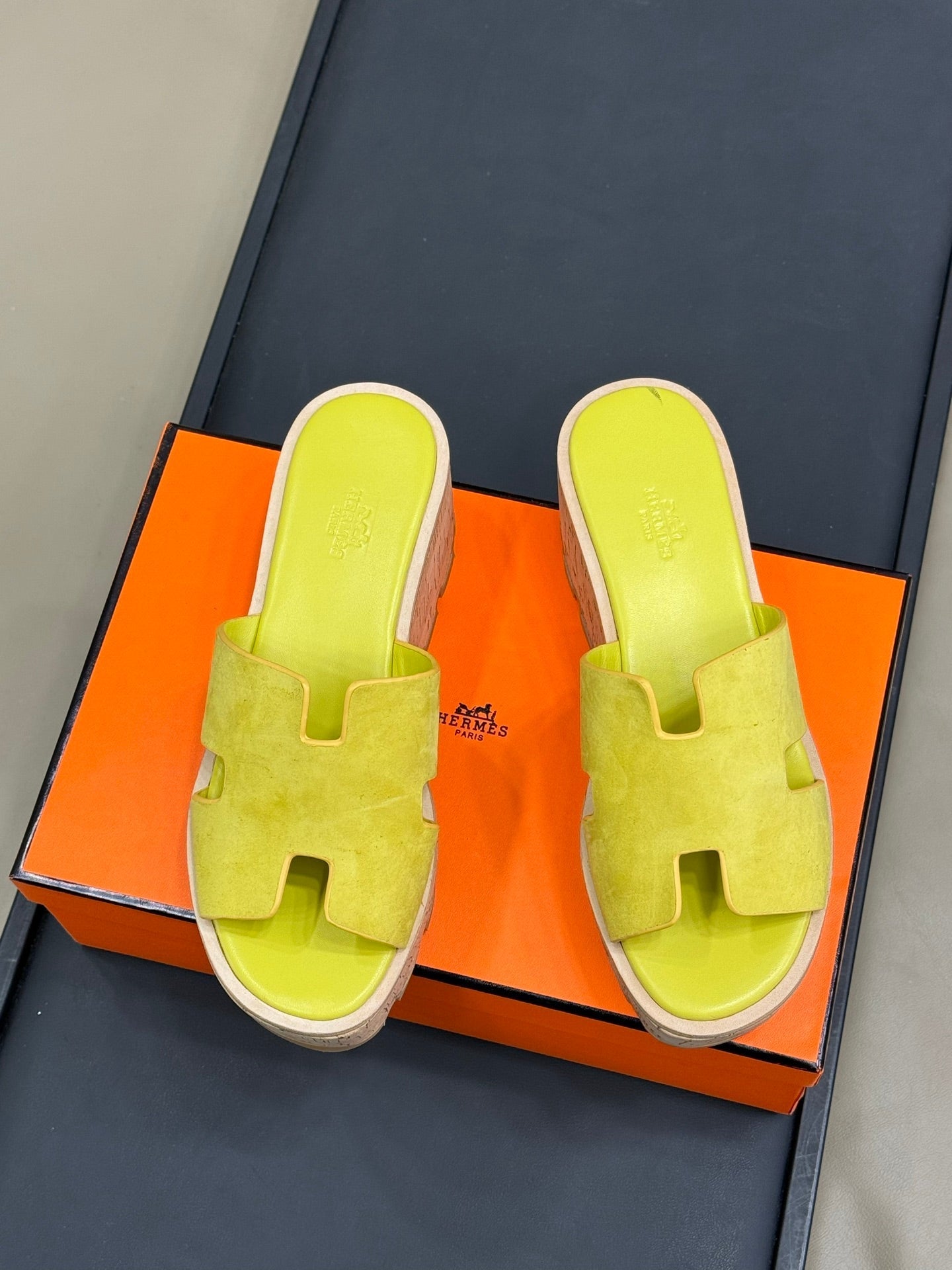 HM 25C Eze 30 Sandal Yellow Suede 212717