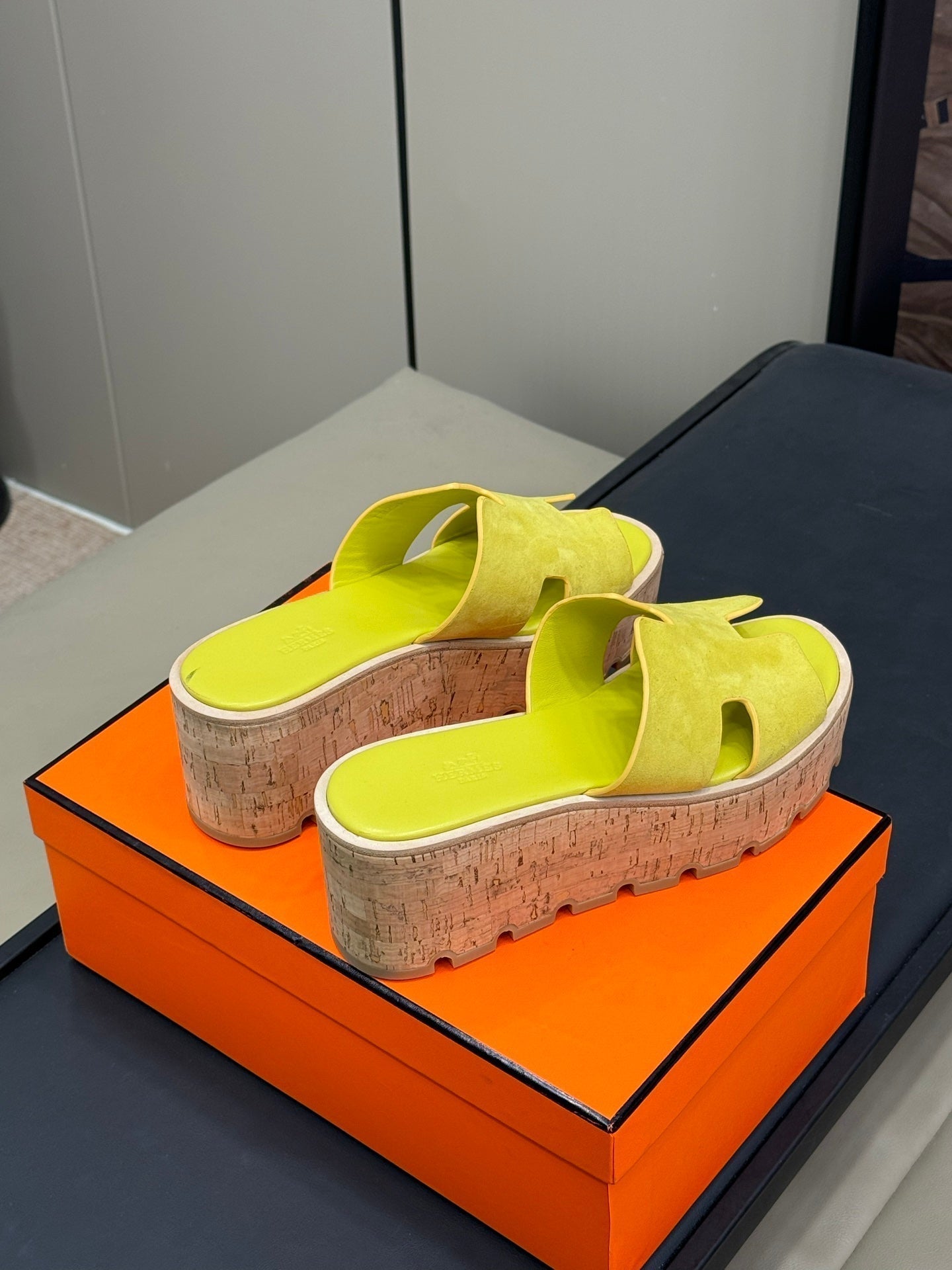 HM 25C Eze 30 Sandal Yellow Suede 212717