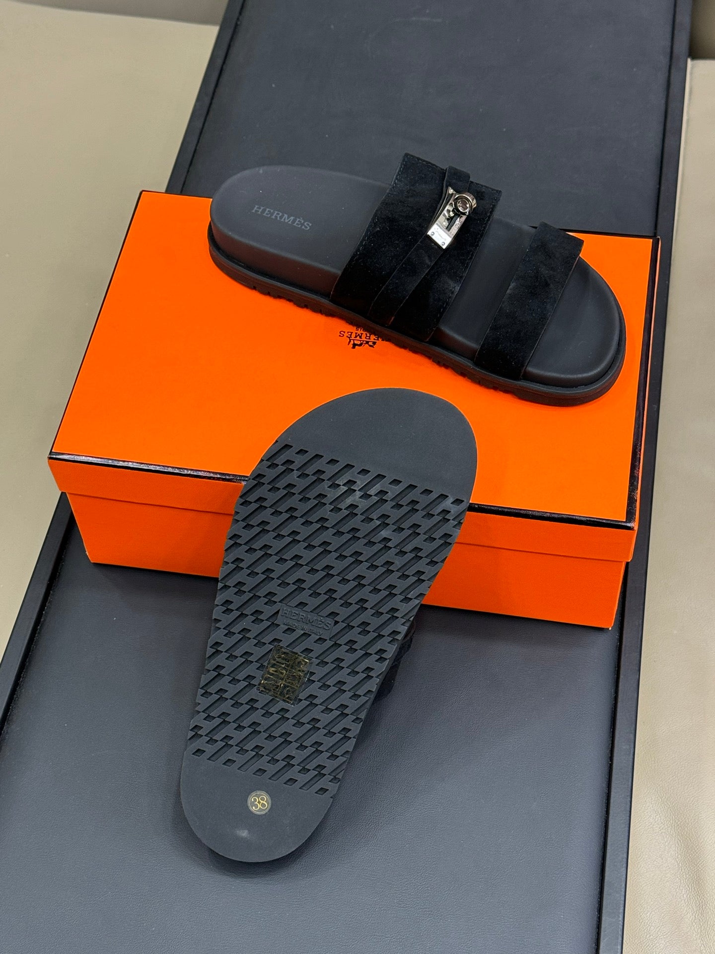 HM Jackson Sandal Black calfskin 212733