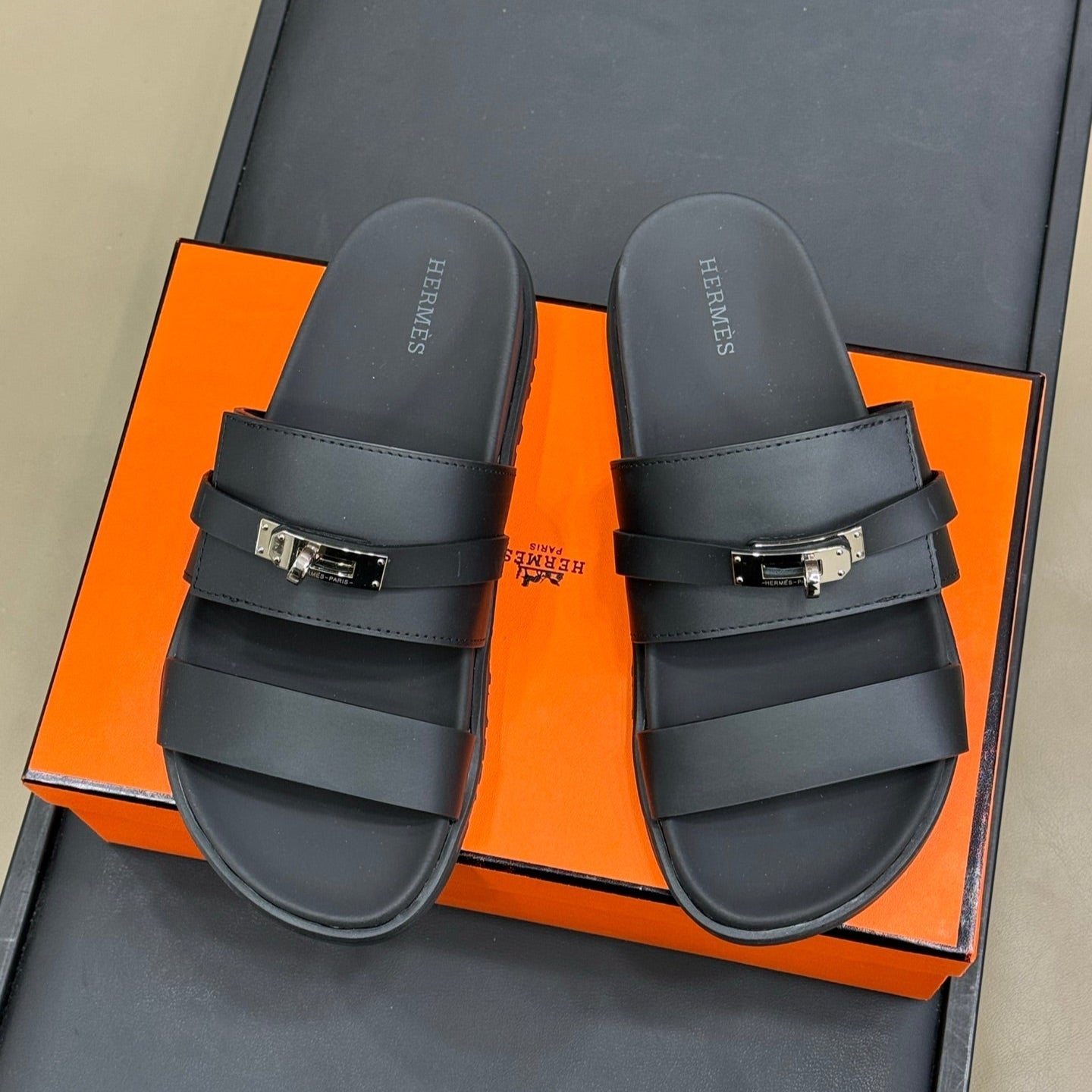 HM Jackson Sandal Black calfskin 212733