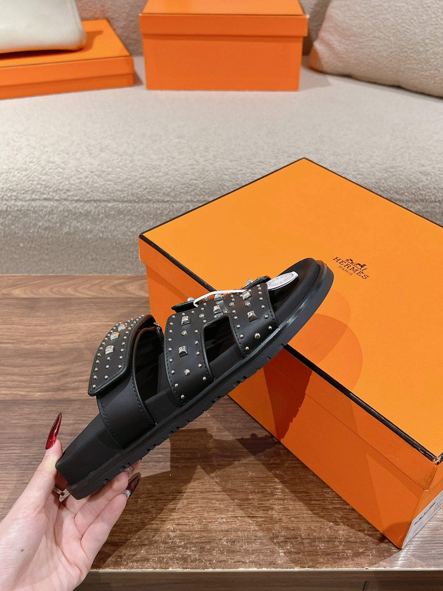 CHYPRE SANDAL BLACK CALFSKIN ATTACH CRYSTALS