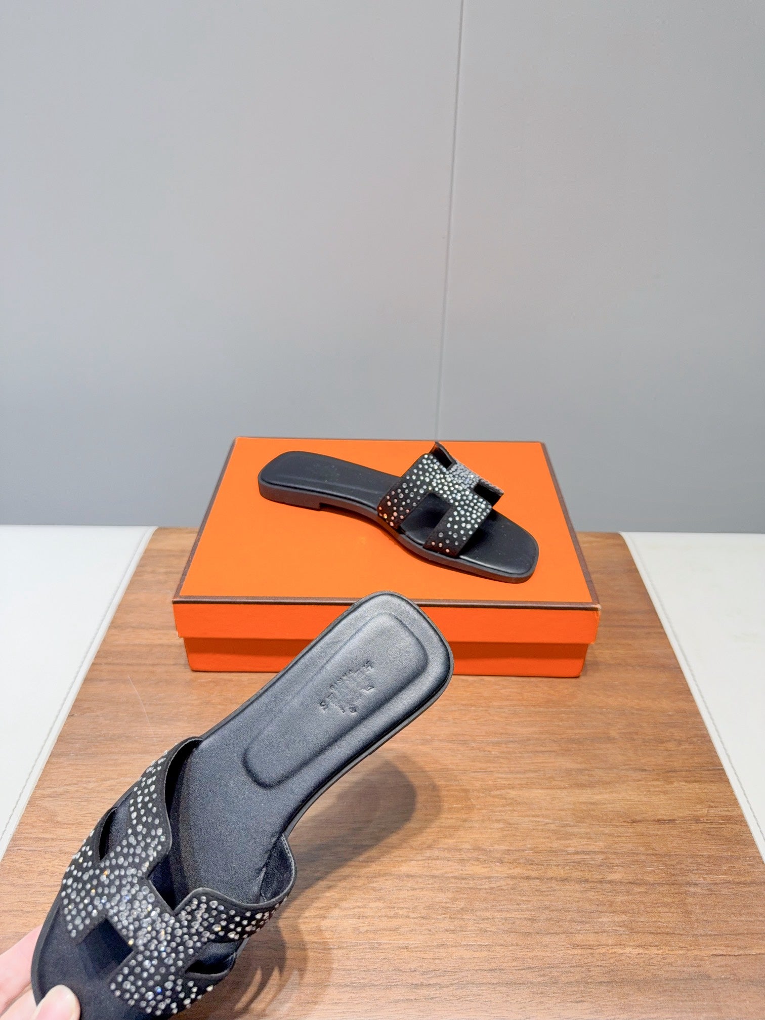 HM Oran Sandals Black Cowhide 327122