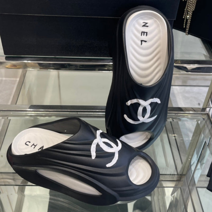 CC Slippers Black and White Foam 204131