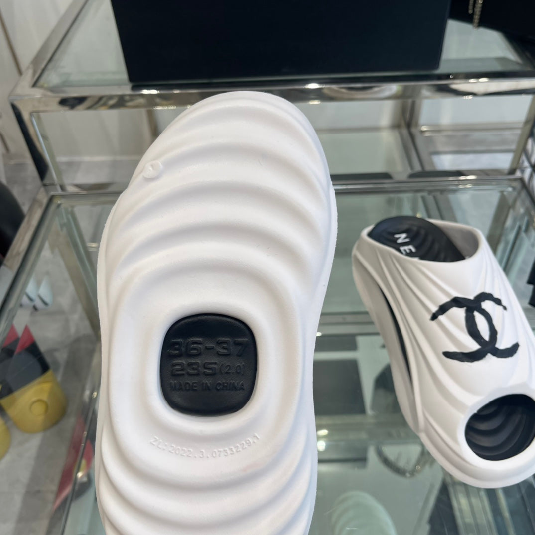 CC Slippers White Foam  204137