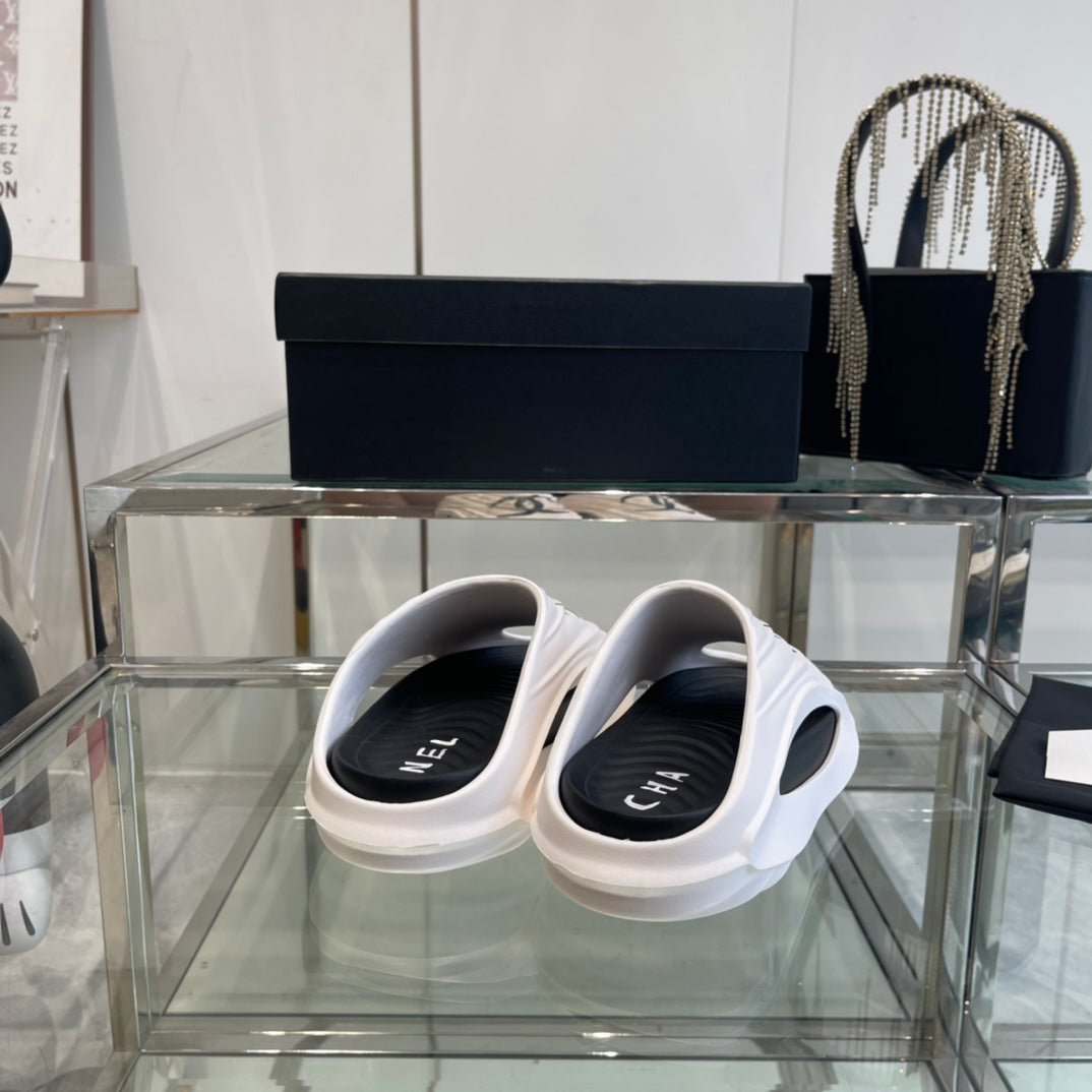 CC Slippers White Foam  204137