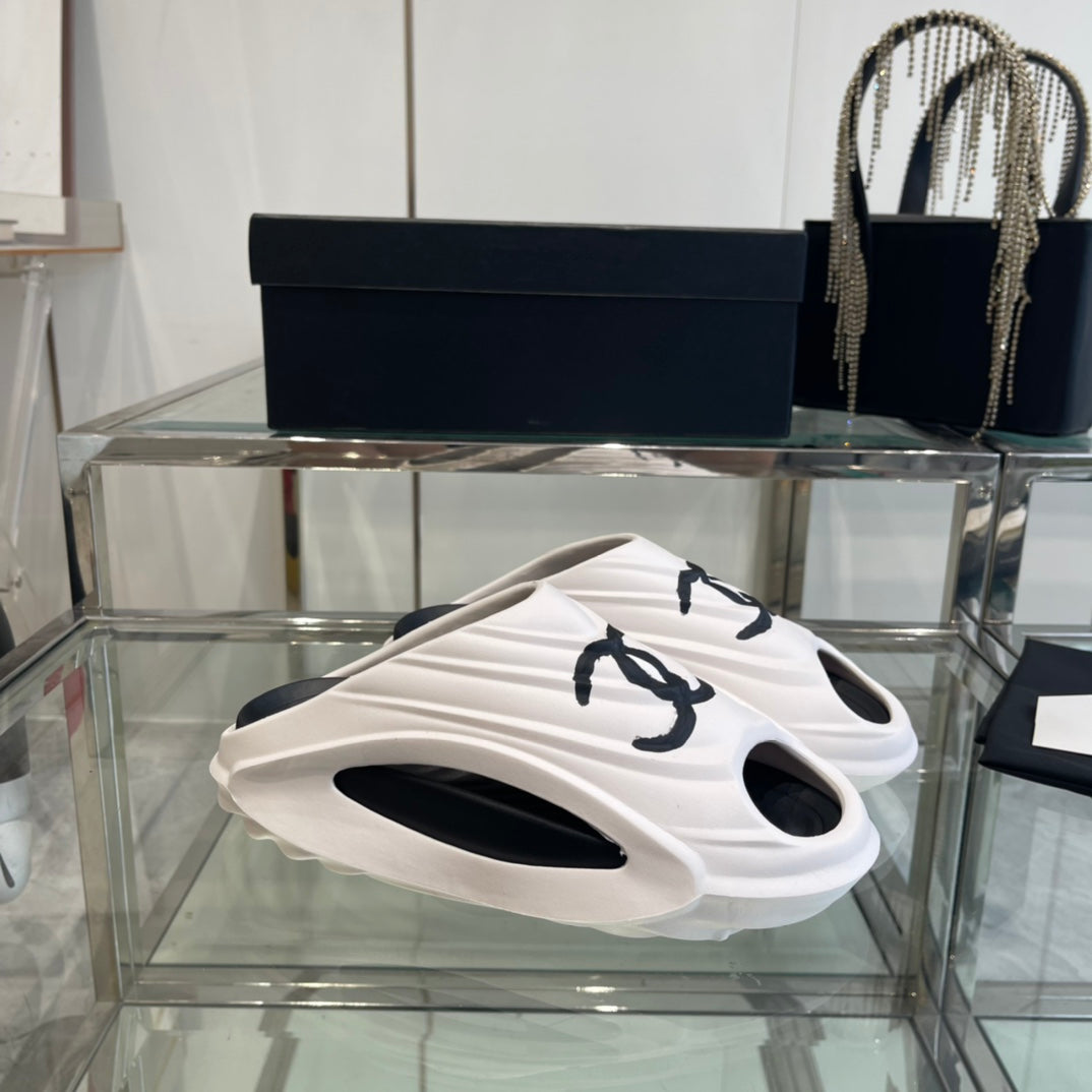 CC Slippers White Foam  204137