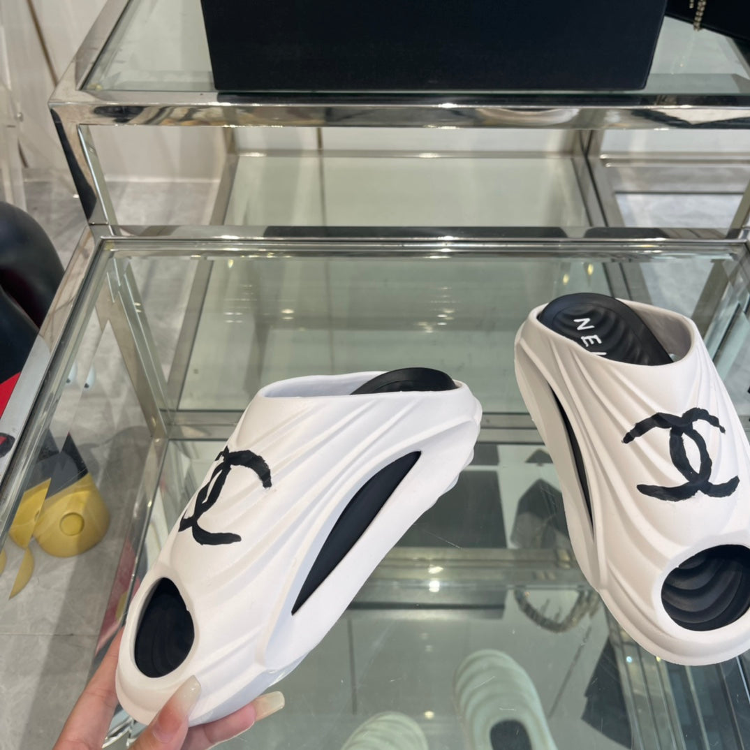 CC Slippers White Foam  204137