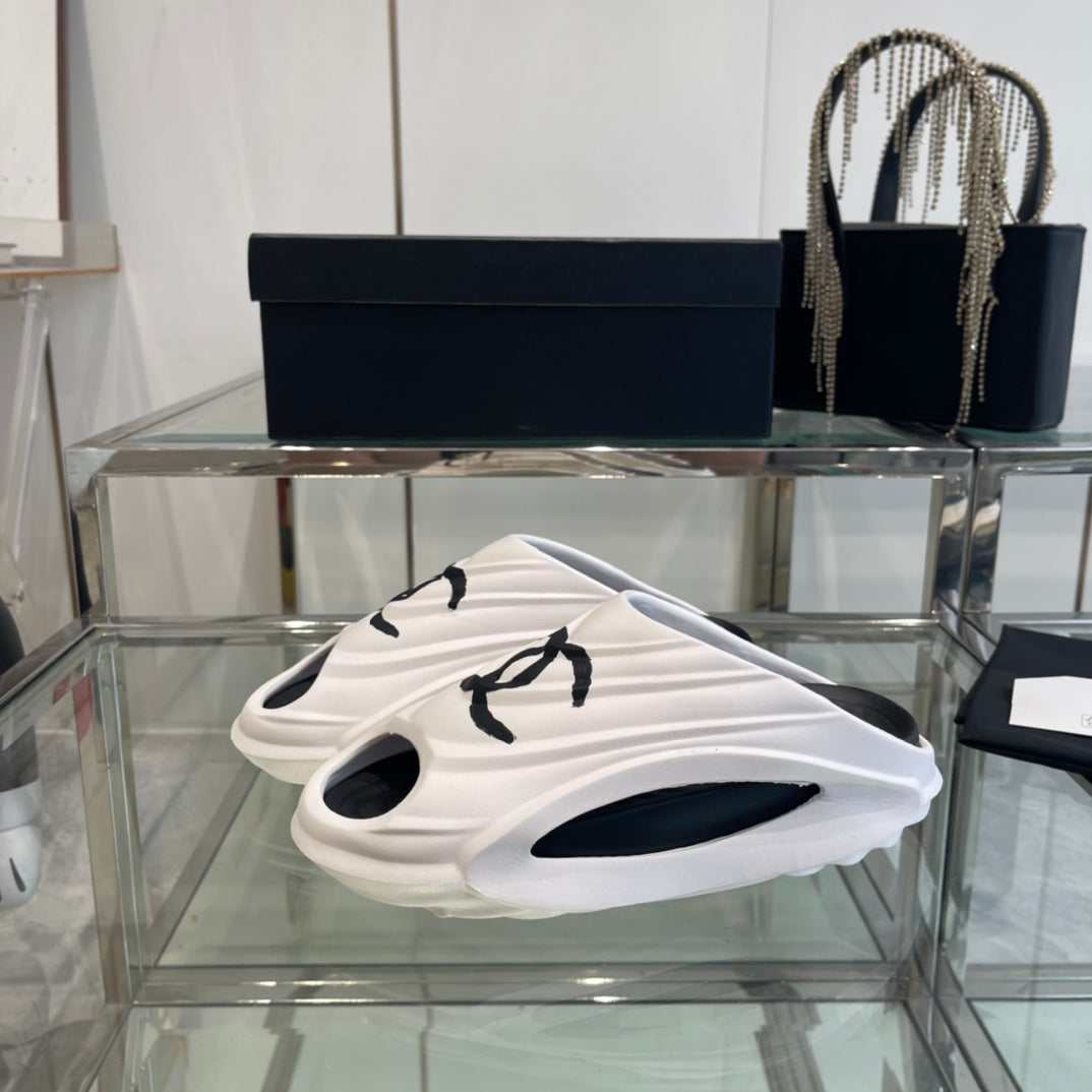 CC Slippers White Foam  204137