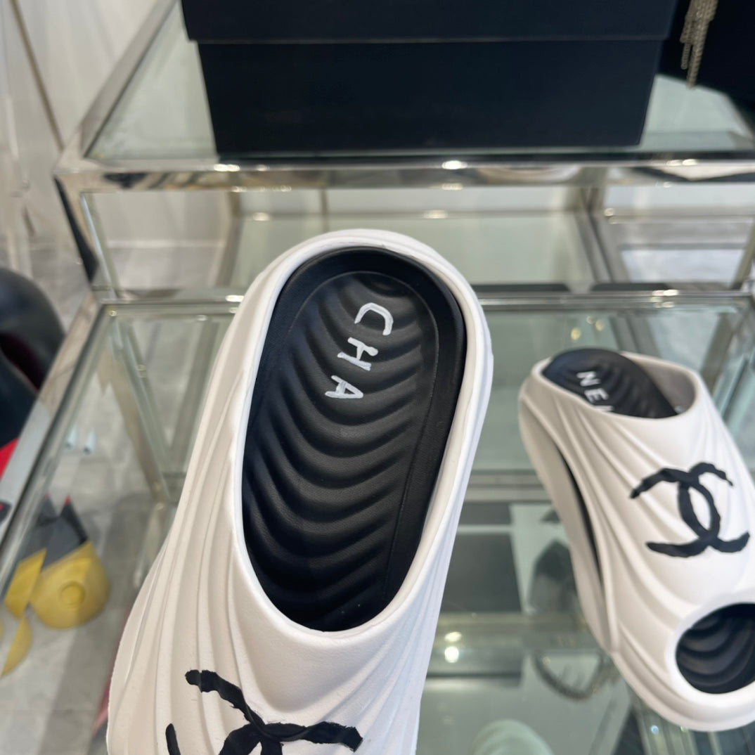 CC Slippers White Foam  204137