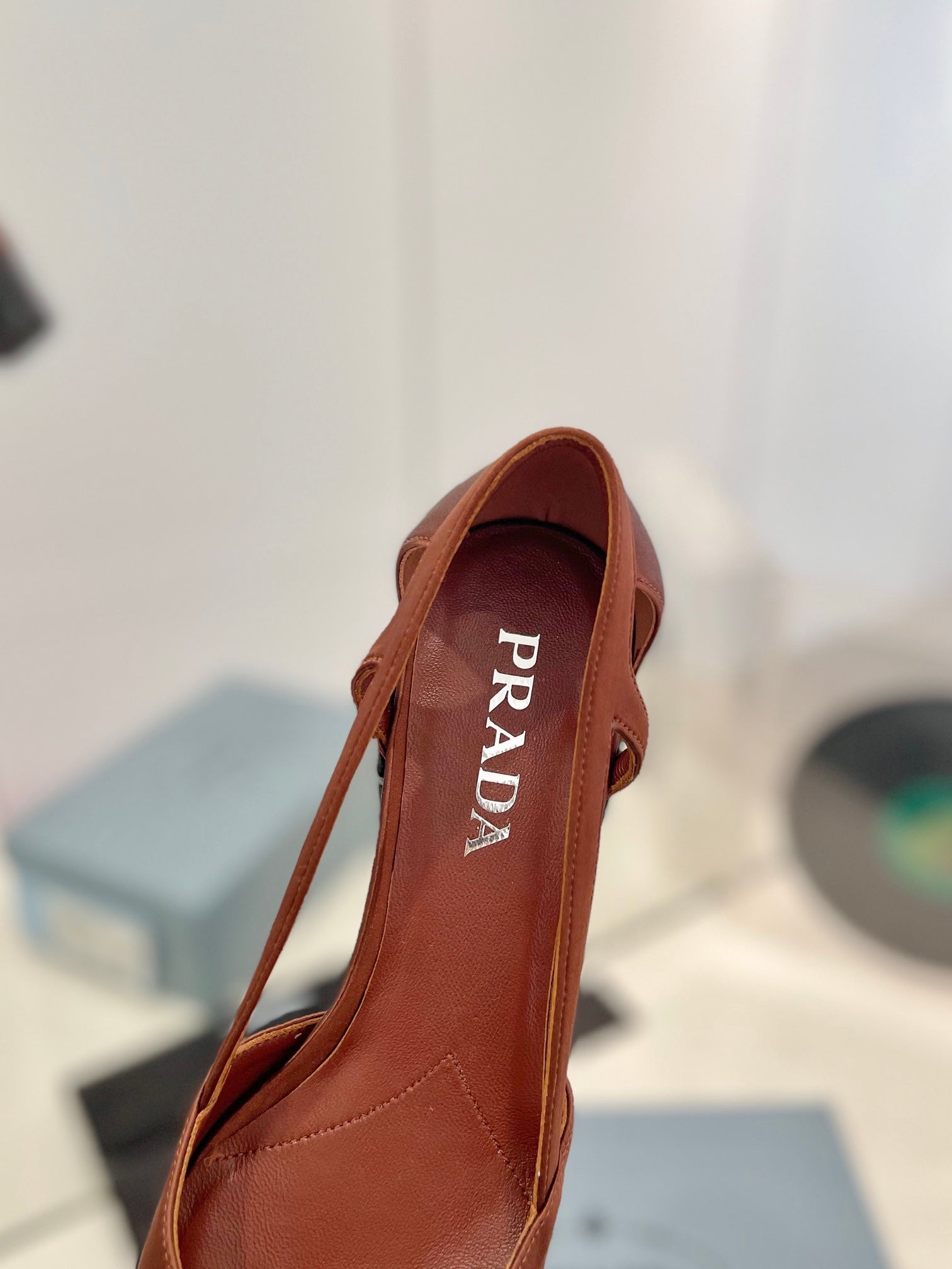 PRA BRUSHED CUT-OUT PUMPS RUSSET SATIN