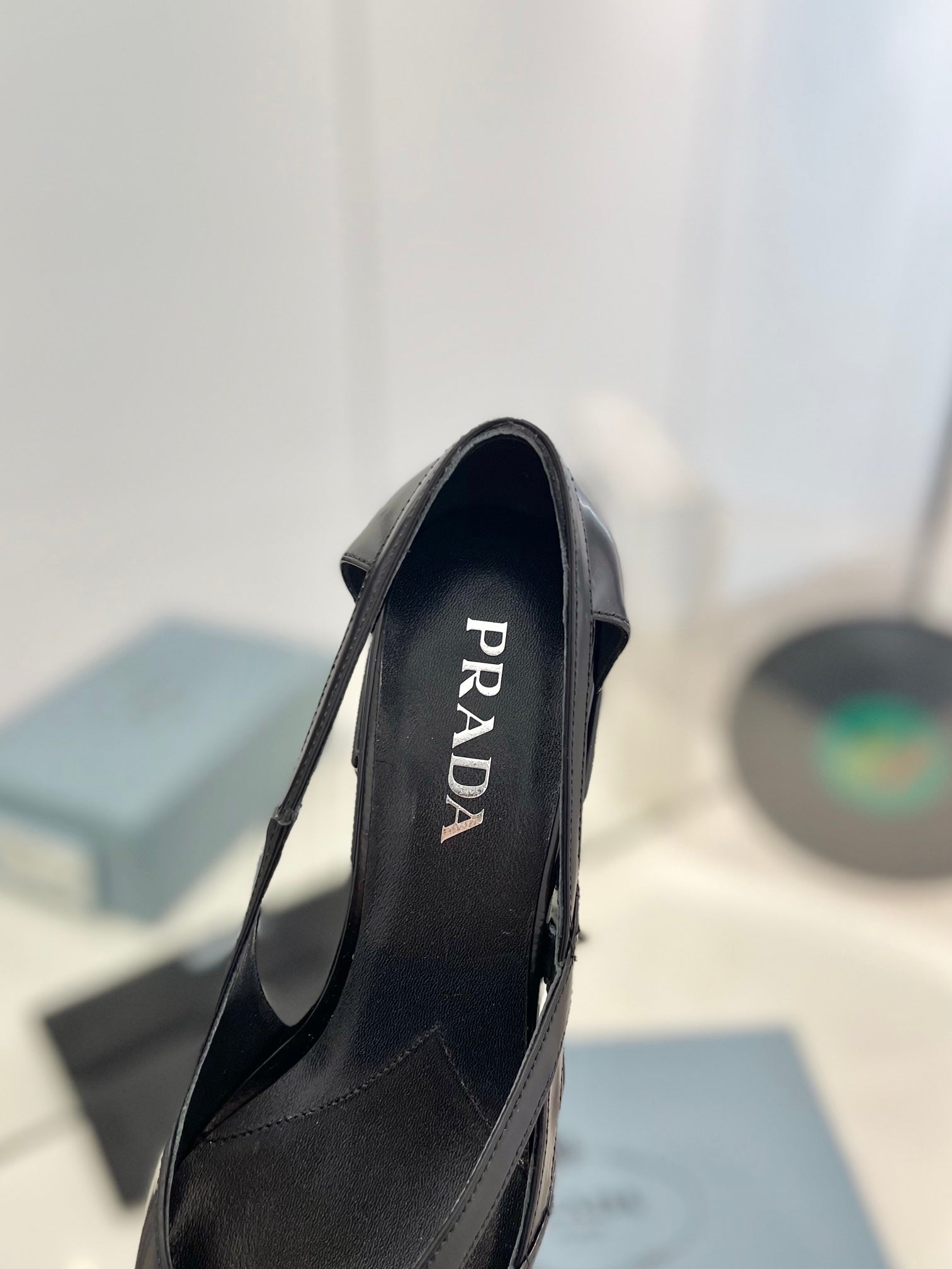 PRA STRAP CUT-OUT PUMPS BLACK CALFSKIN