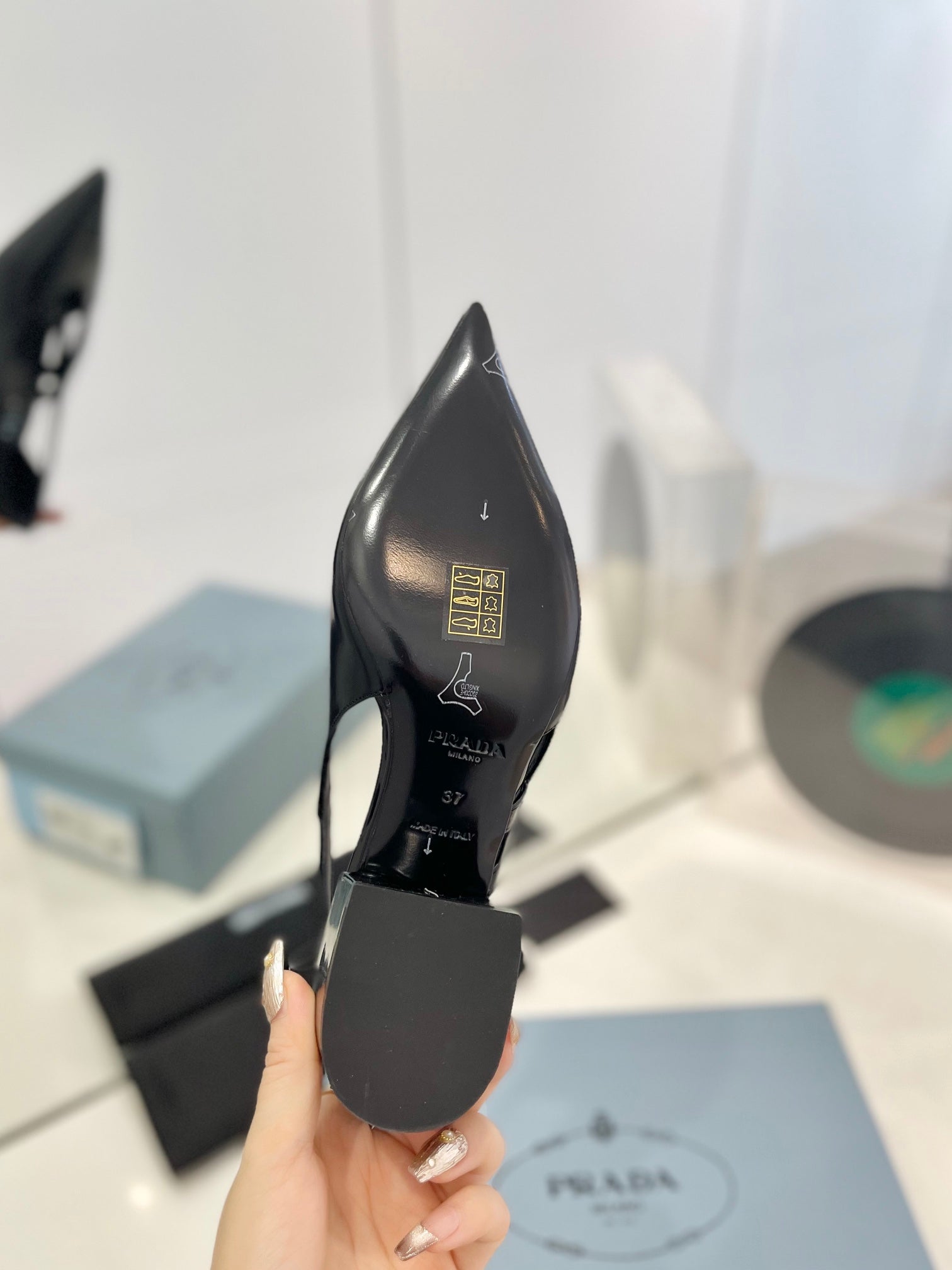 PRA STRAP CUT-OUT PUMPS BLACK CALFSKIN