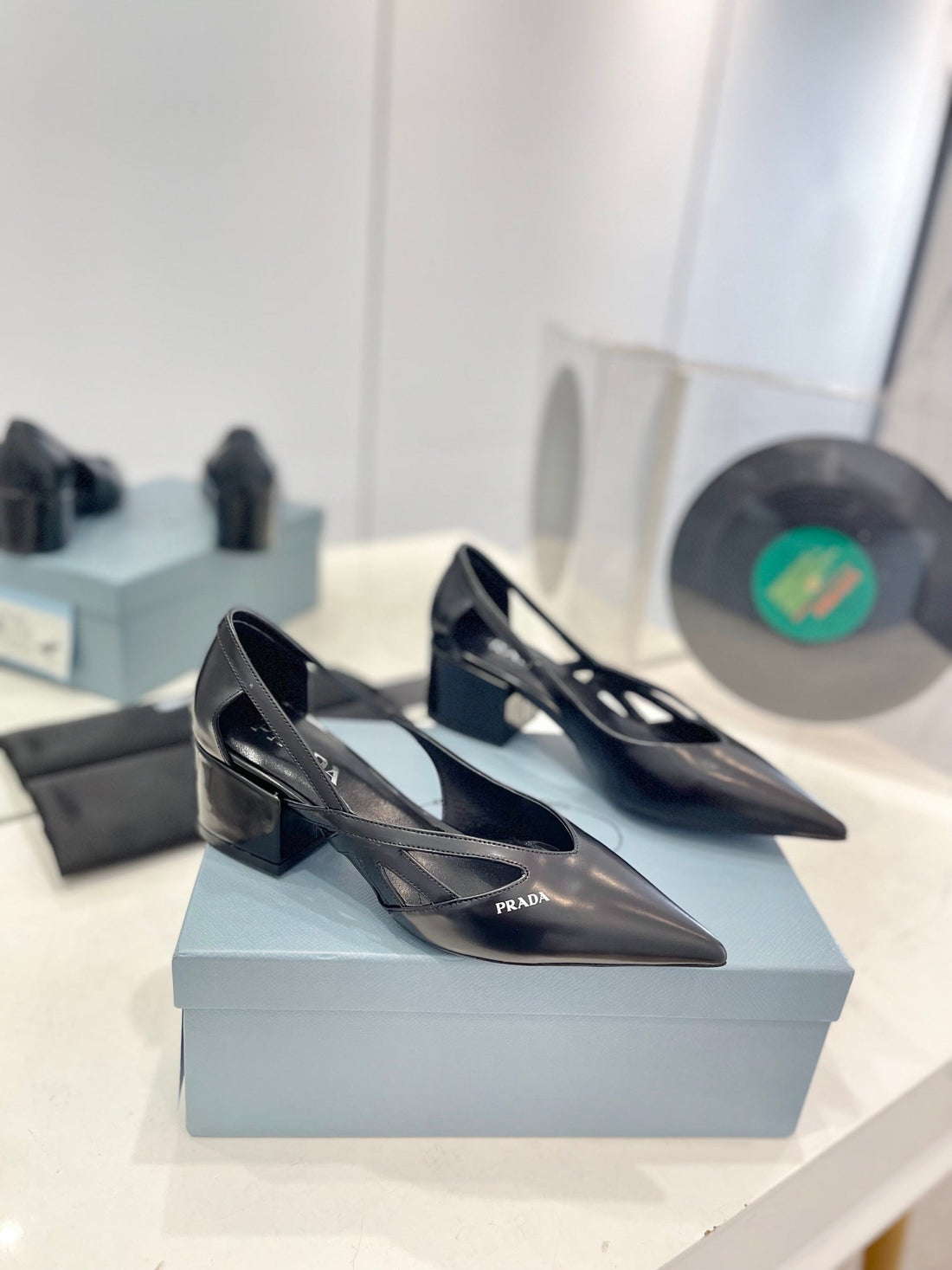 PRA STRAP CUT-OUT PUMPS BLACK CALFSKIN