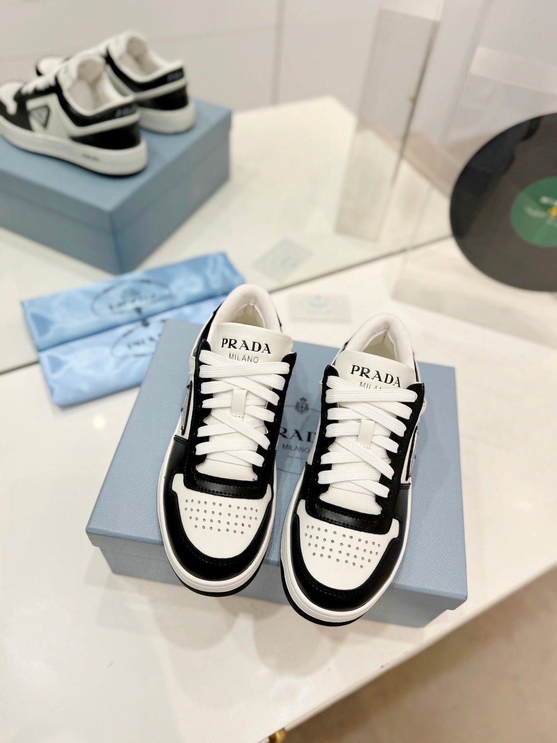 PRA DOWNTOWN NAPPA SNEAKERS BLACK AND WHITE CALFSKIN