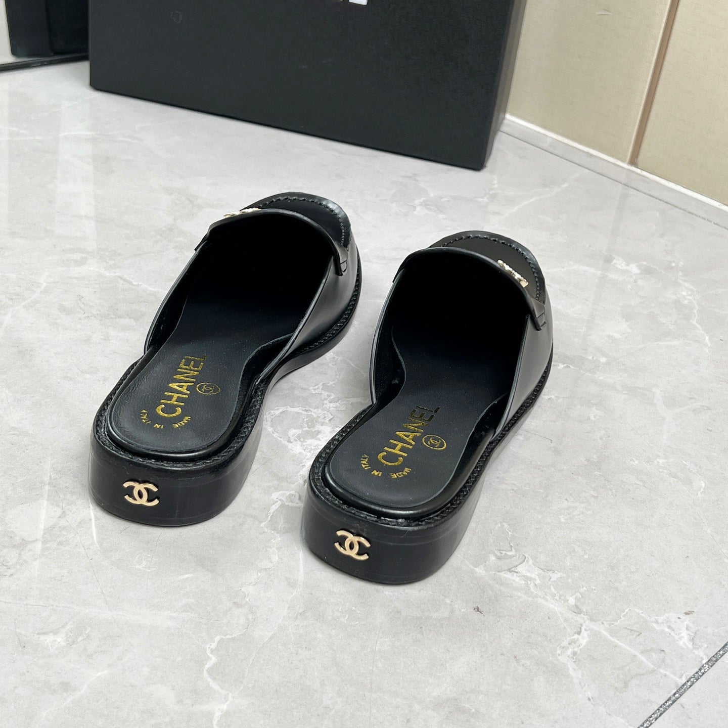CC 25C Mule Black Calfskin