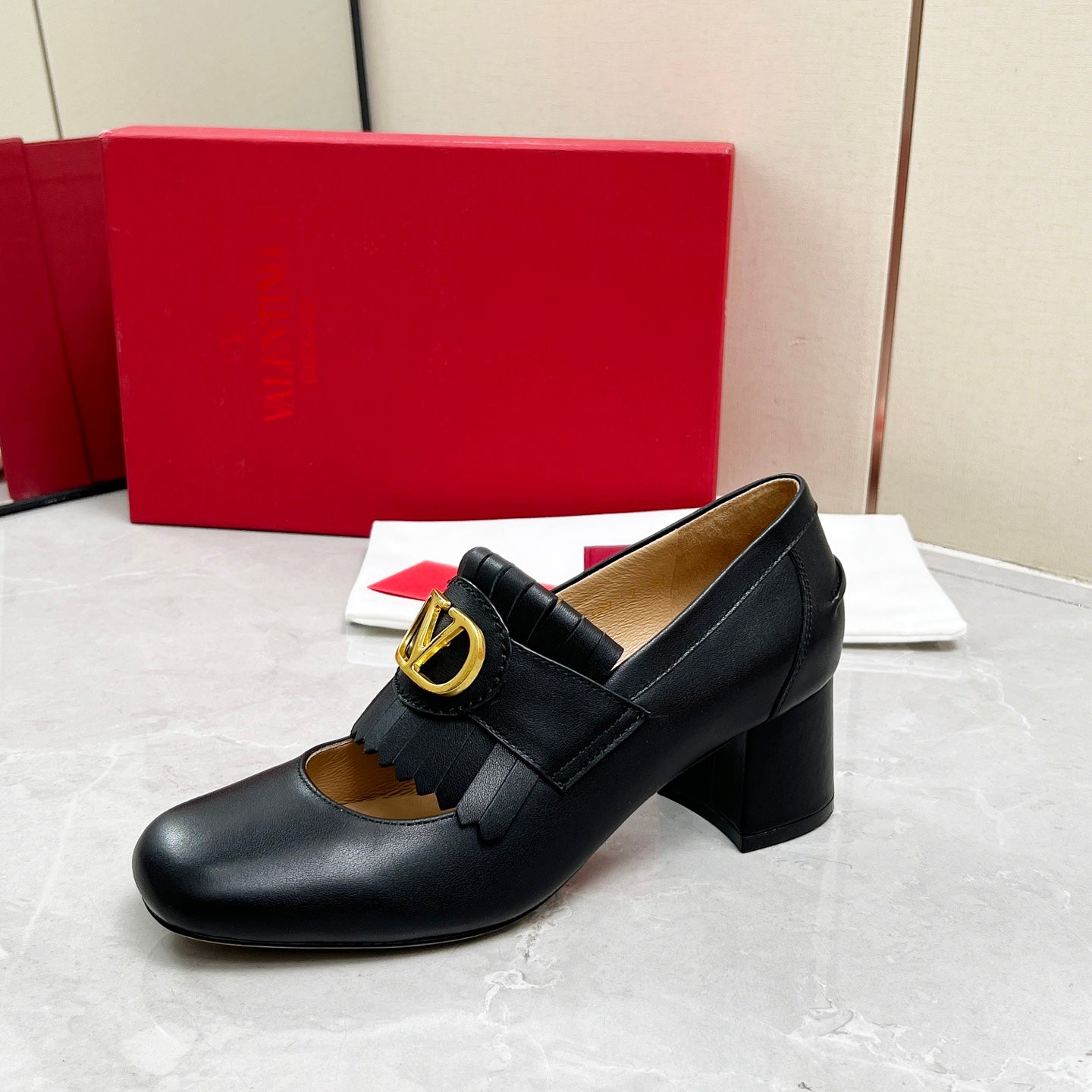 VT 25 Signature Heeled  Loafer Black Calf Leather 293943