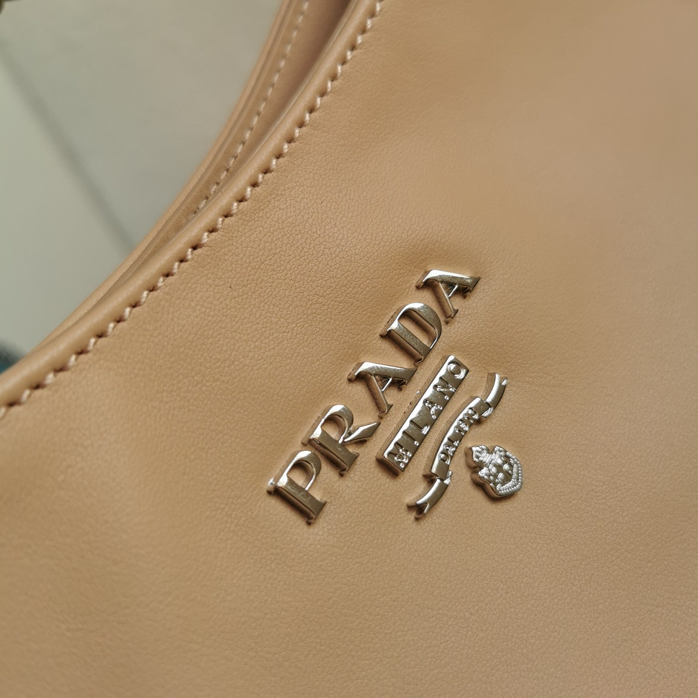 CHAIN TOTE 39 SOFT BEIGE CALFSKIN SILVER HARDWARE