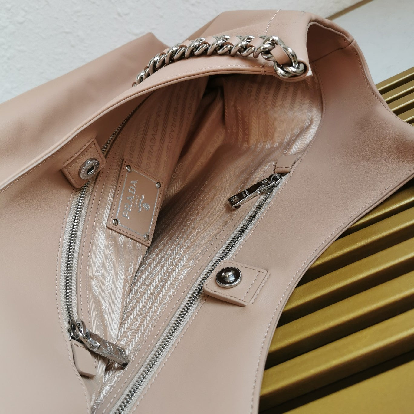 CHAIN TOTE 39 SOFT BEIGE CALFSKIN SILVER HARDWARE