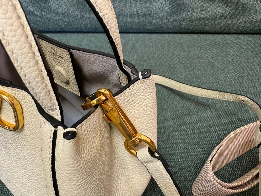 VALENTINO small 19 handbag white calfskin 538536