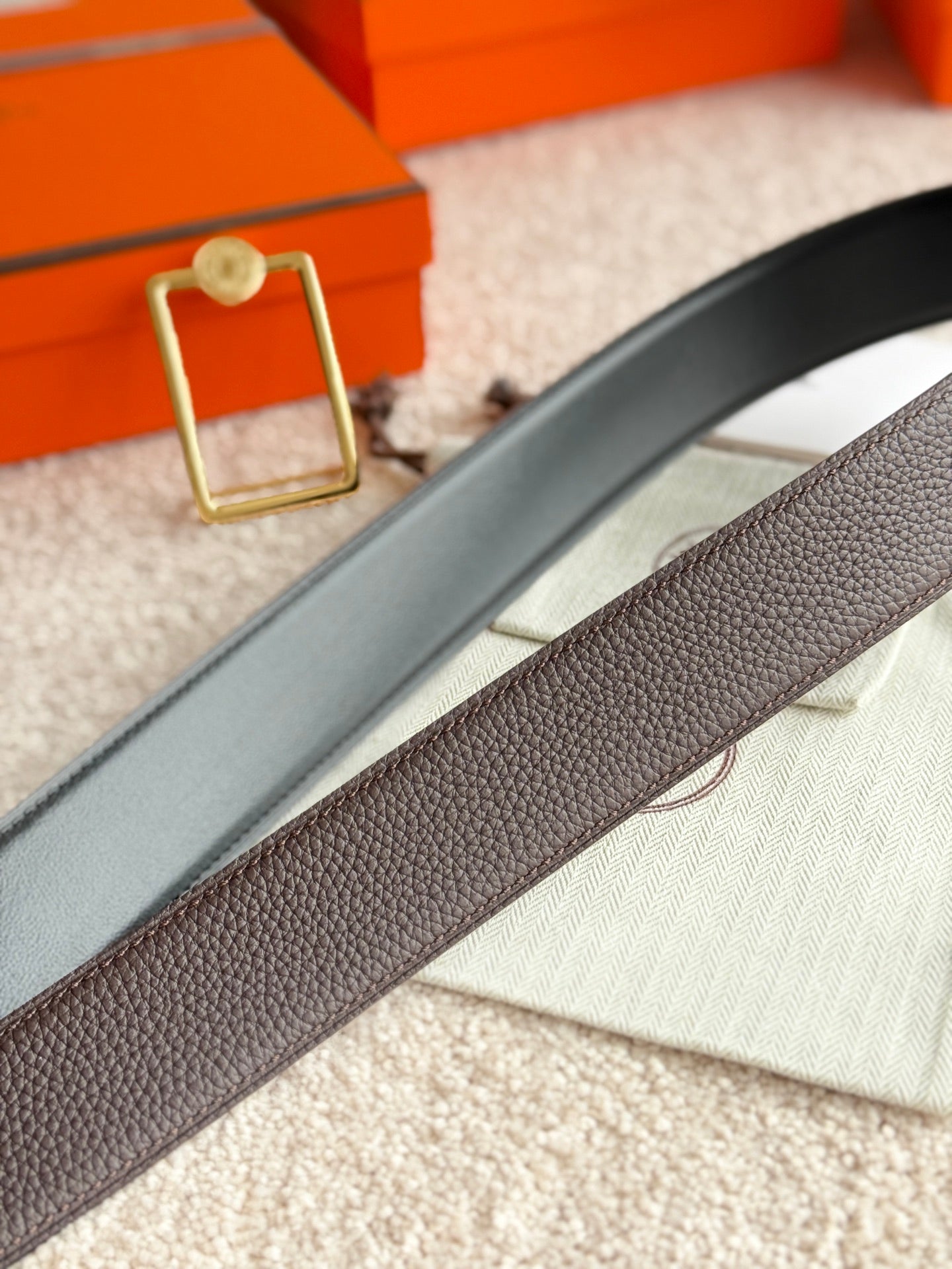 HM Gold Oscar Buckle Belt 38mm Black Chocolate Leather 187785