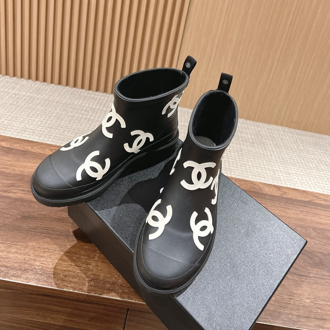 CC RAIN BOOTS BLACK TPU WITH WHITE LOGO 1