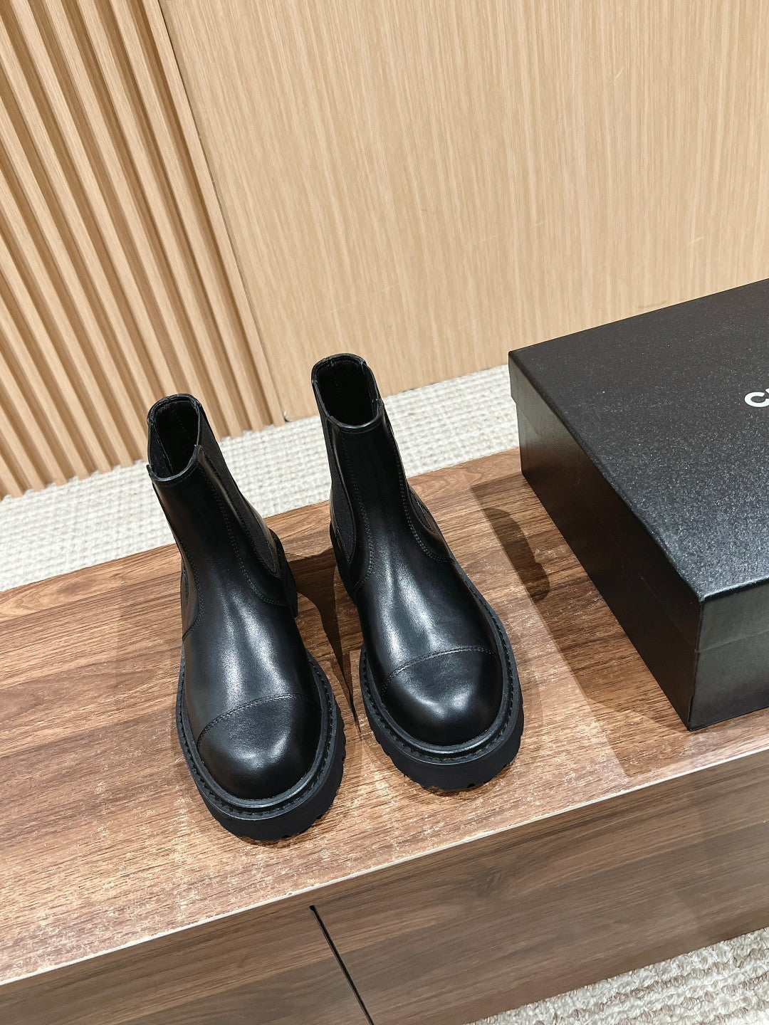 CC Chelsea Ankle Boots Black Calfskin 937074