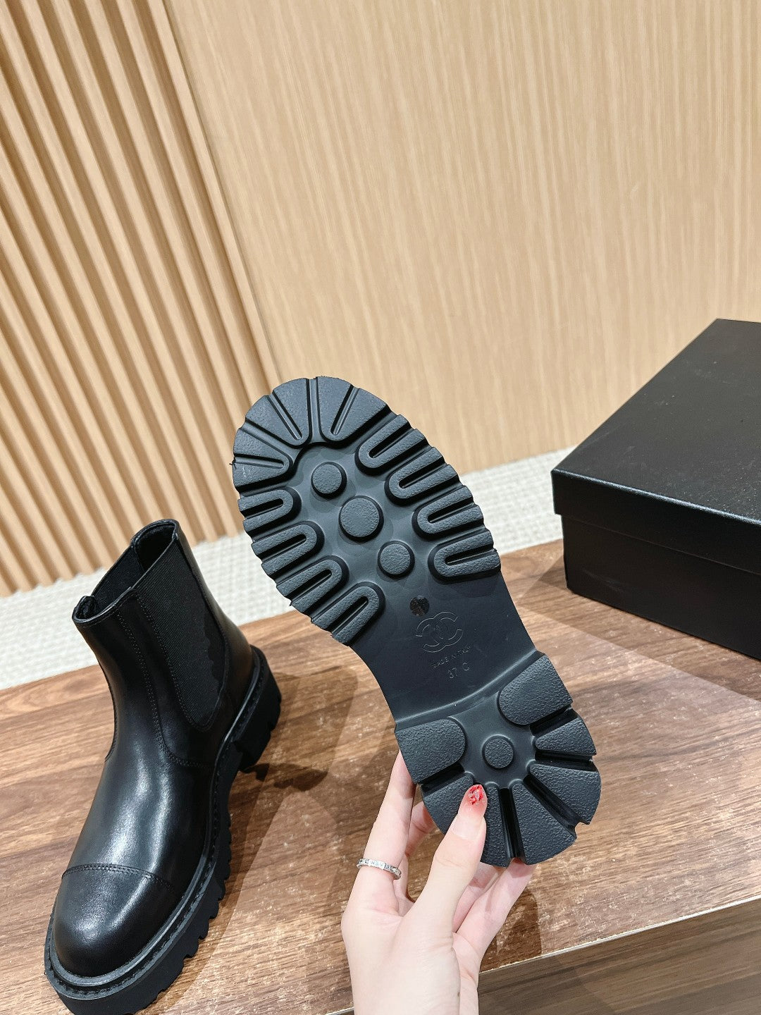 CC Chelsea Ankle Boots Black Calfskin 937074