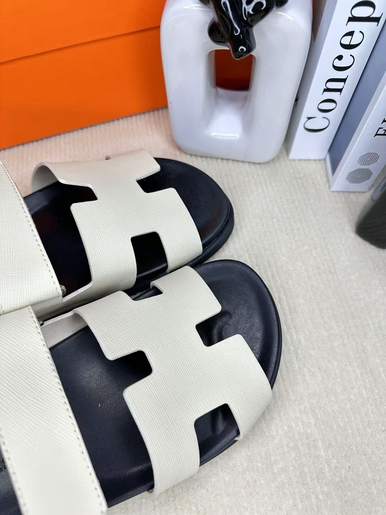 HM Men's Chypre Slide Black White Cowhide 540219