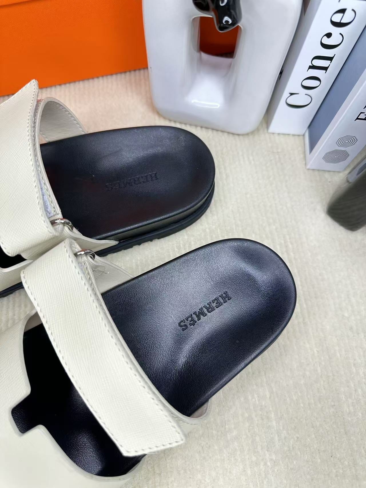 HM Men's Chypre Slide Black White Cowhide 540219